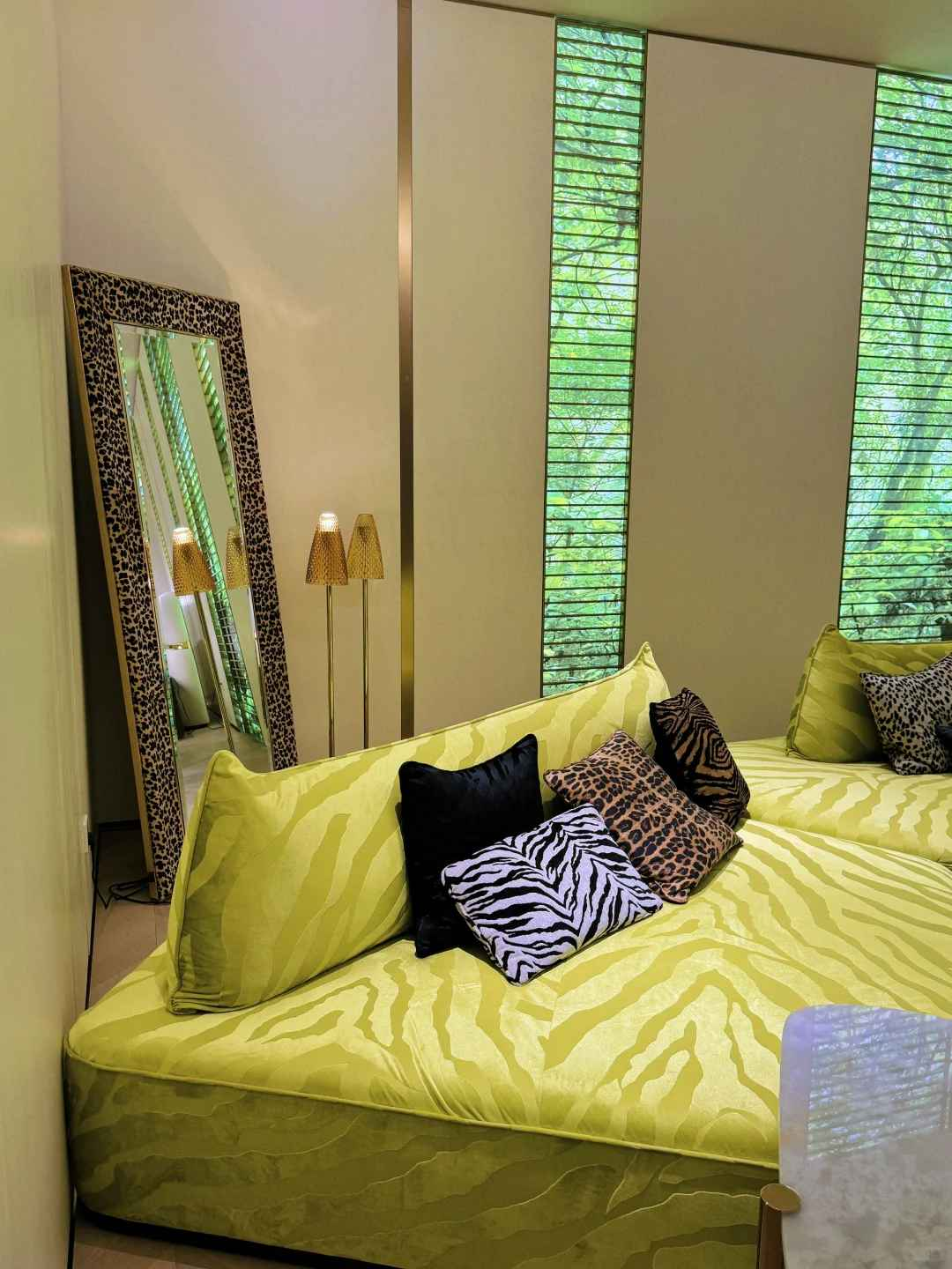 Baltimora Sectional Sofa: Perfect Blend of Elegance and Comfort