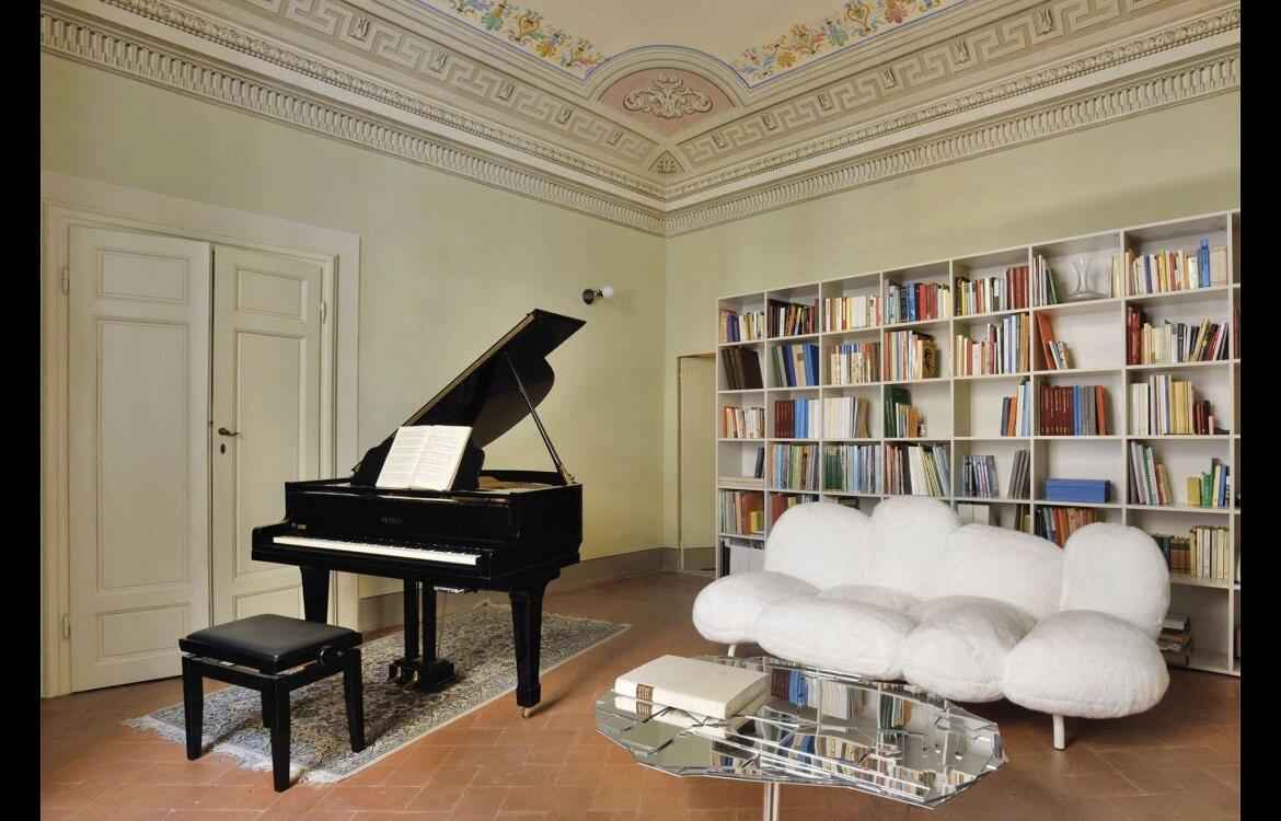 Elegant and Comfortable: The Powder-Puff Touch of the Cipria Sofa