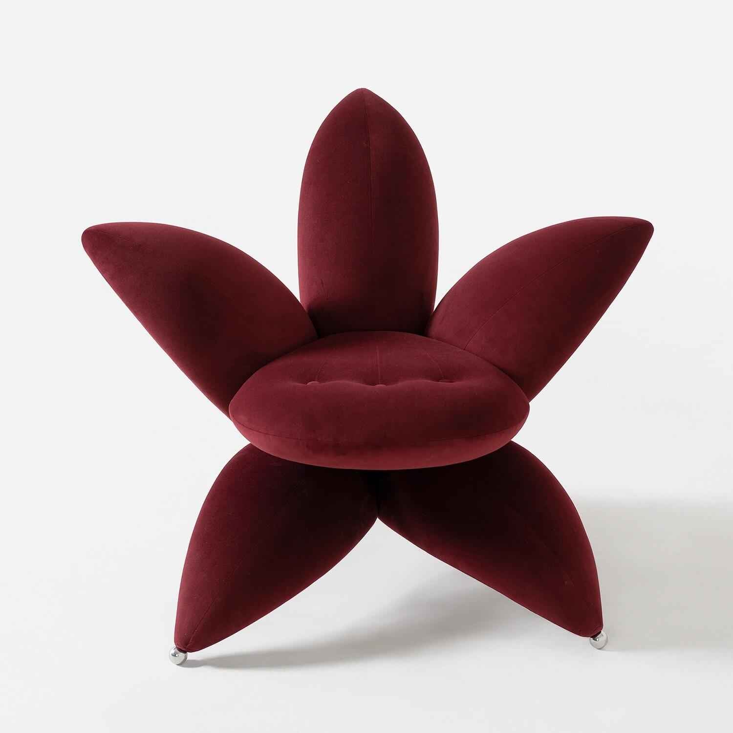 Getsuen Armchair: Delicacy of a Blossoming Lily in Seating