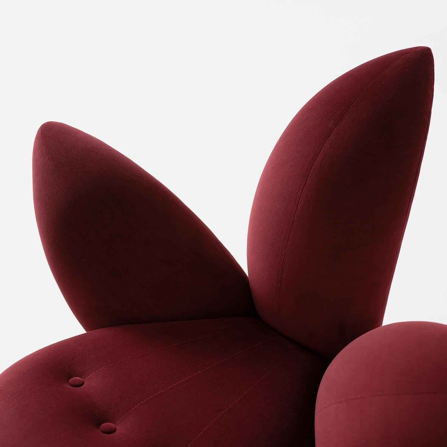 Getsuen Armchair: Delicacy of a Blossoming Lily in Seating