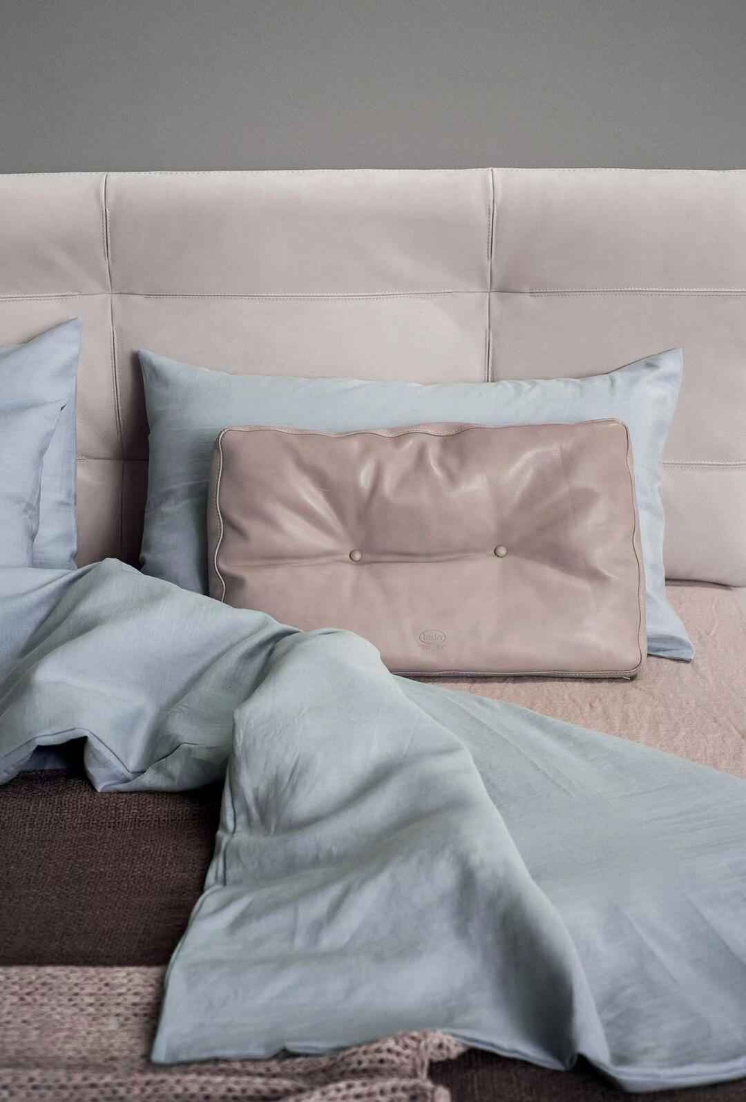 2253 Bed Viktor, the fairy bed.