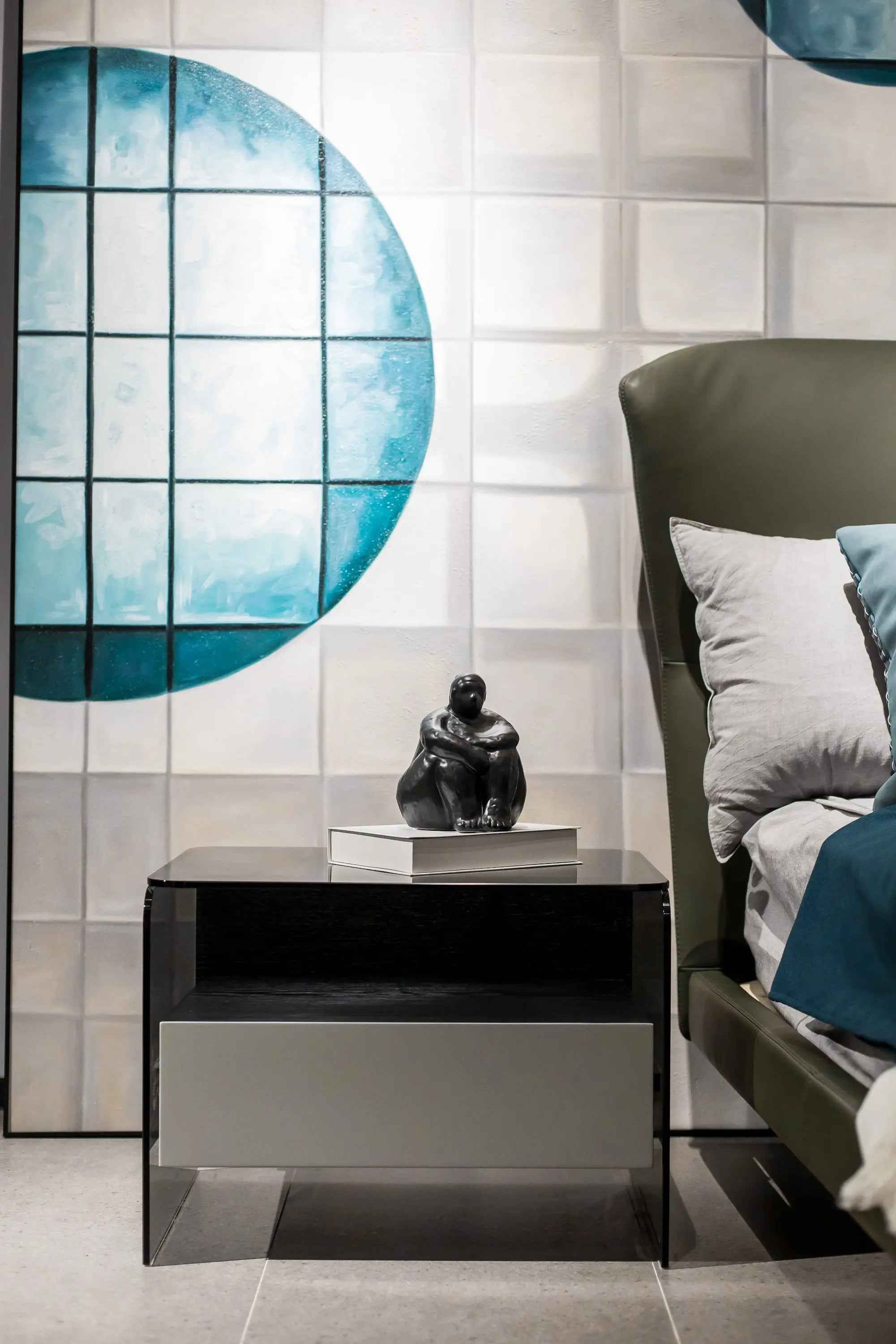 Minimalist Black Glass HX-2066-2/3 Bedside Table for Modern Bedrooms