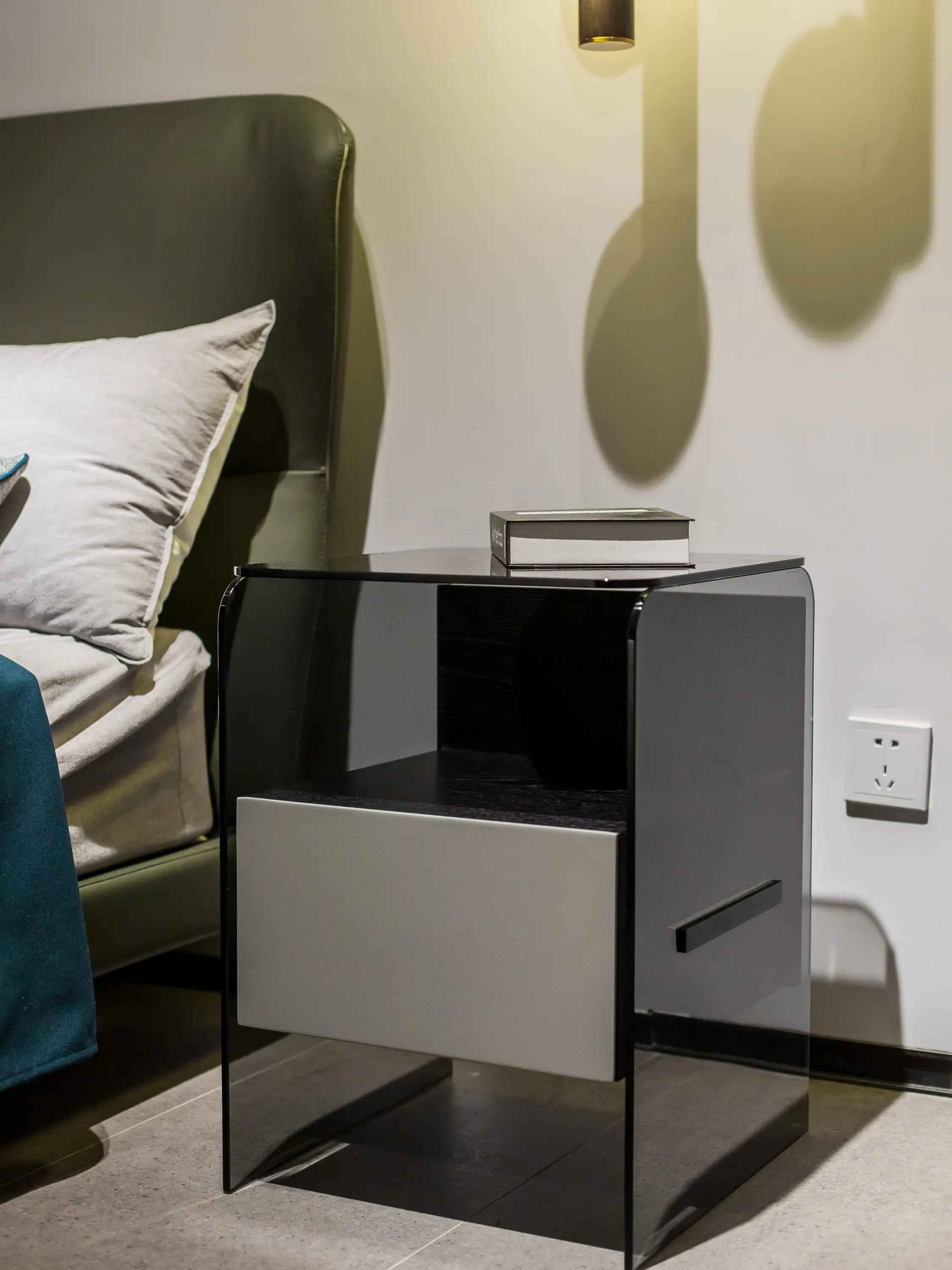 Minimalist Black Glass HX-2066-2/3 Bedside Table for Modern Bedrooms