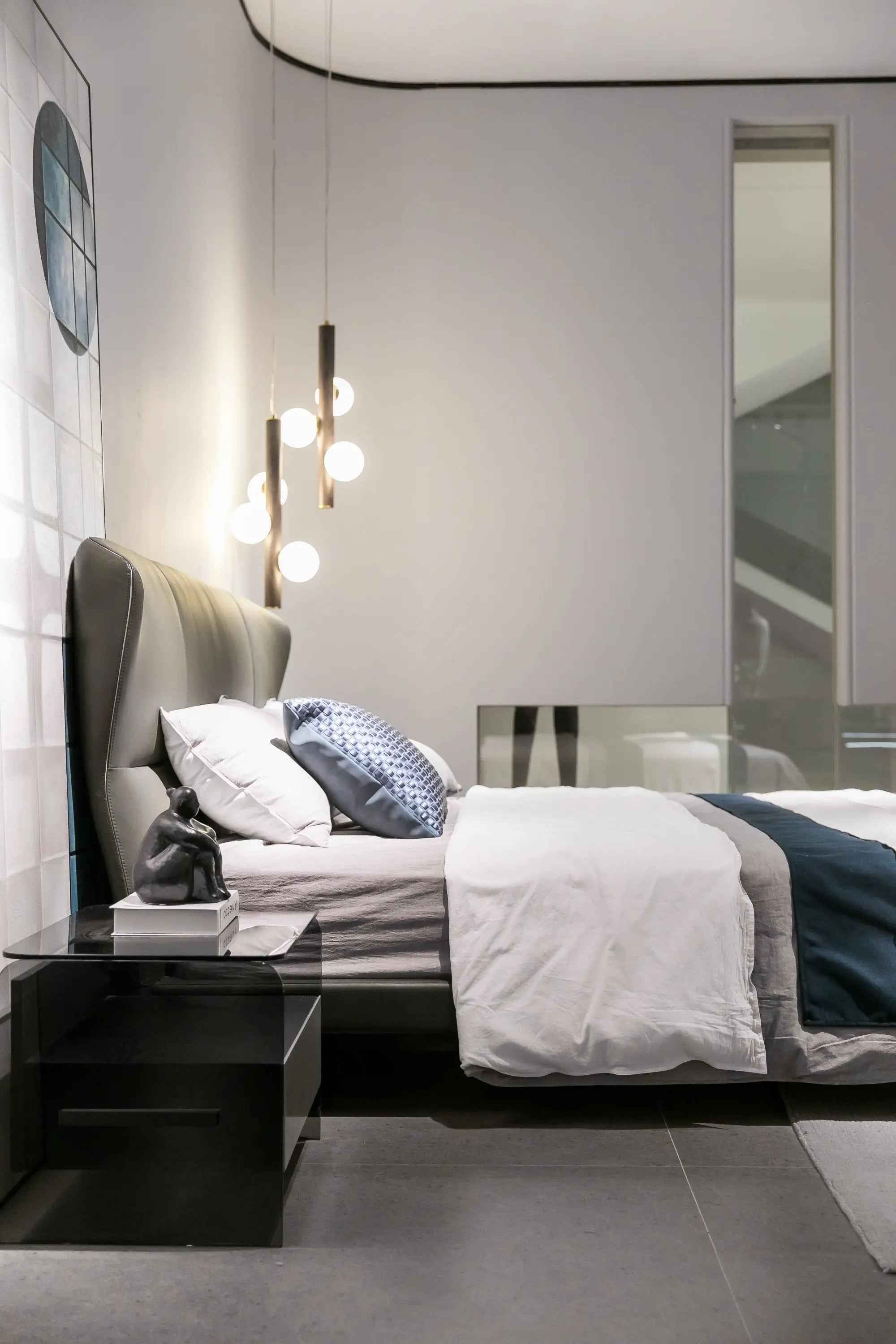 Minimalist Black Glass HX-2066-2/3 Bedside Table for Modern Bedrooms