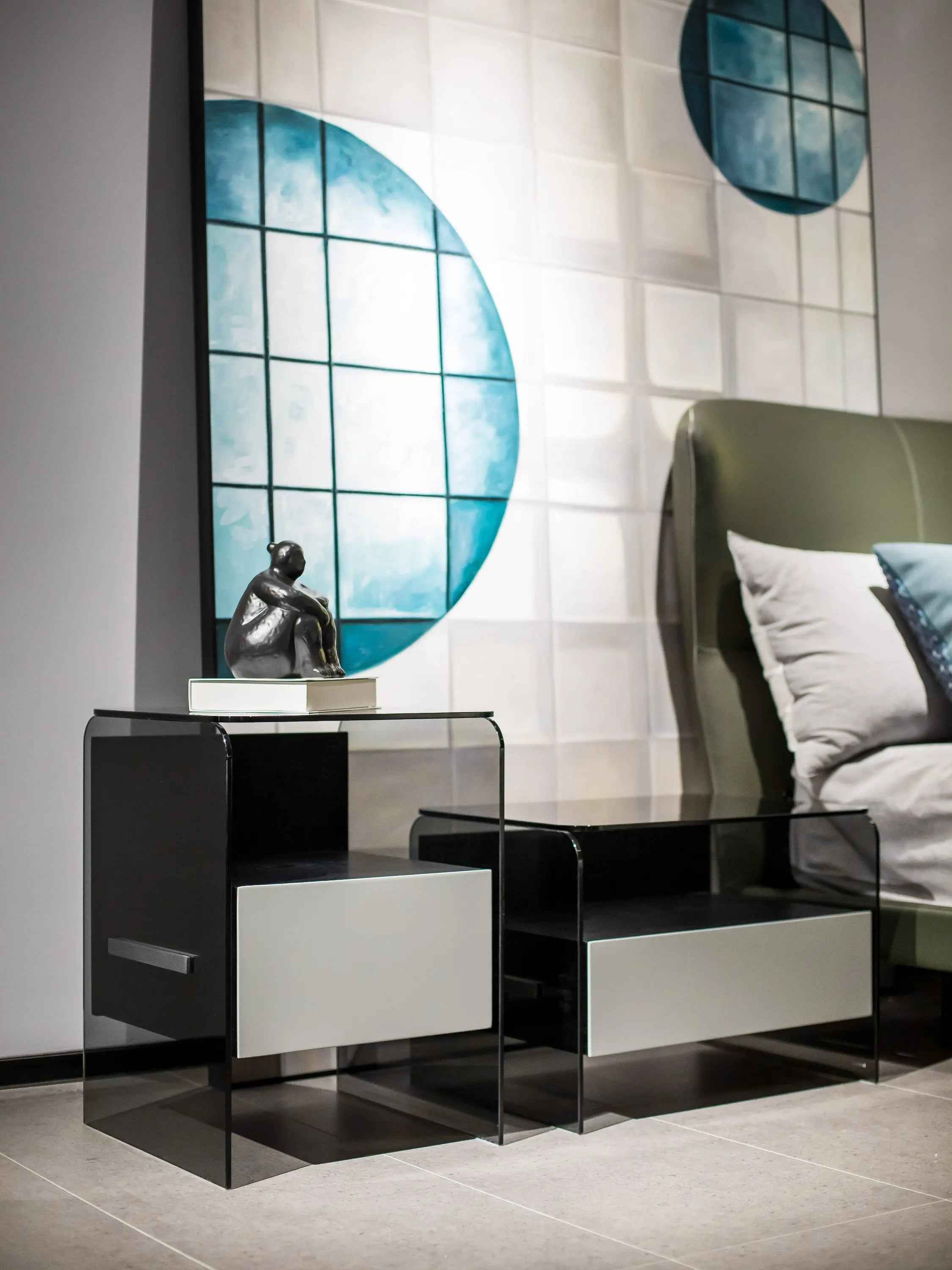 Minimalist Black Glass HX-2066-2/3 Bedside Table for Modern Bedrooms