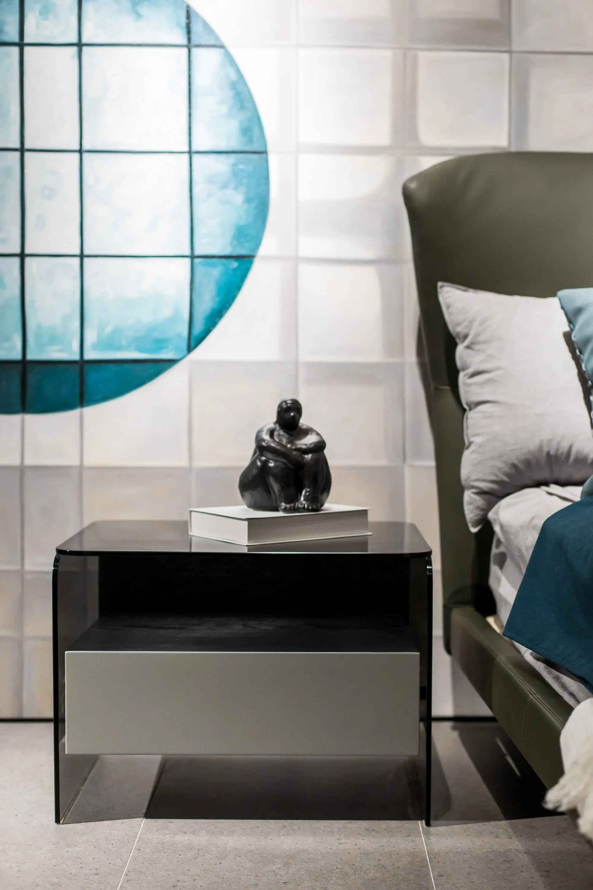 Minimalist Black Glass HX-2066-2/3 Bedside Table for Modern Bedrooms