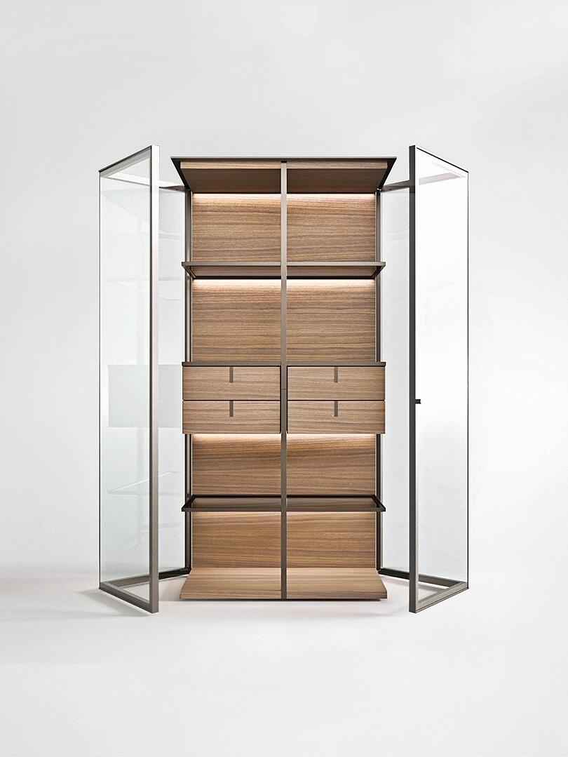 Lightweight Yet Sturdy: Aliante Glass Display Cabinet's Modern Design