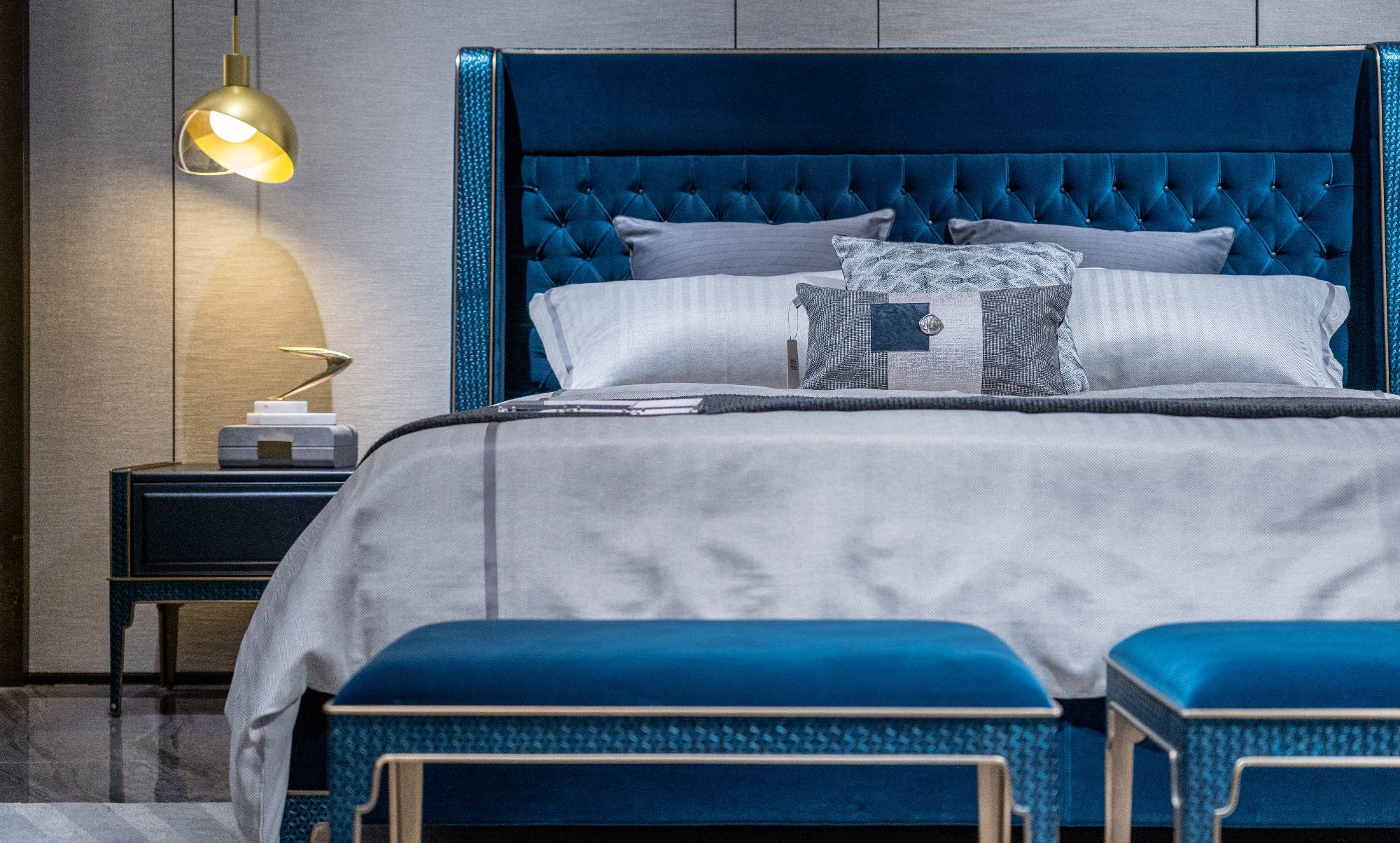 APT-2783 Bed - Chiuchiufurniture