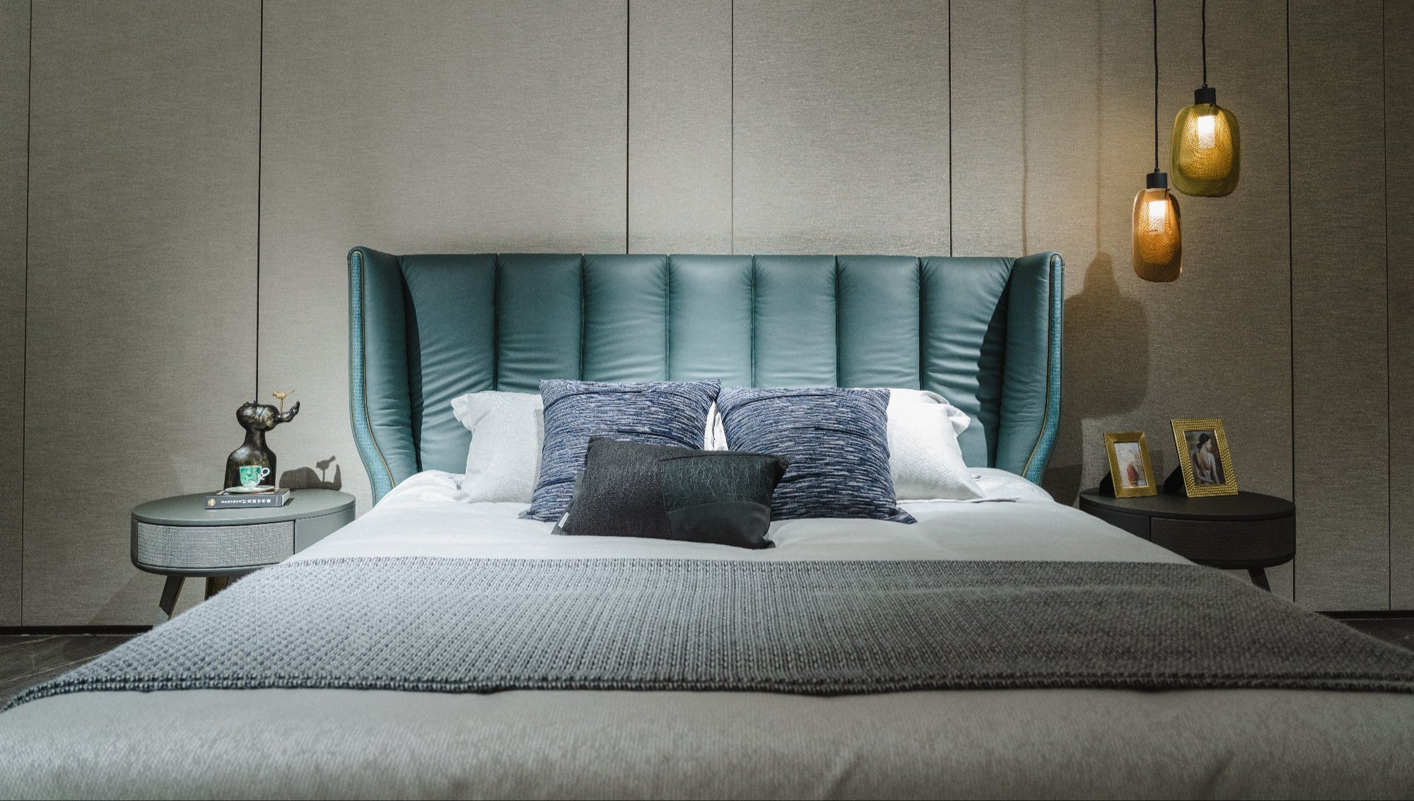 APT-2930 Bed - Chiuchiufurniture