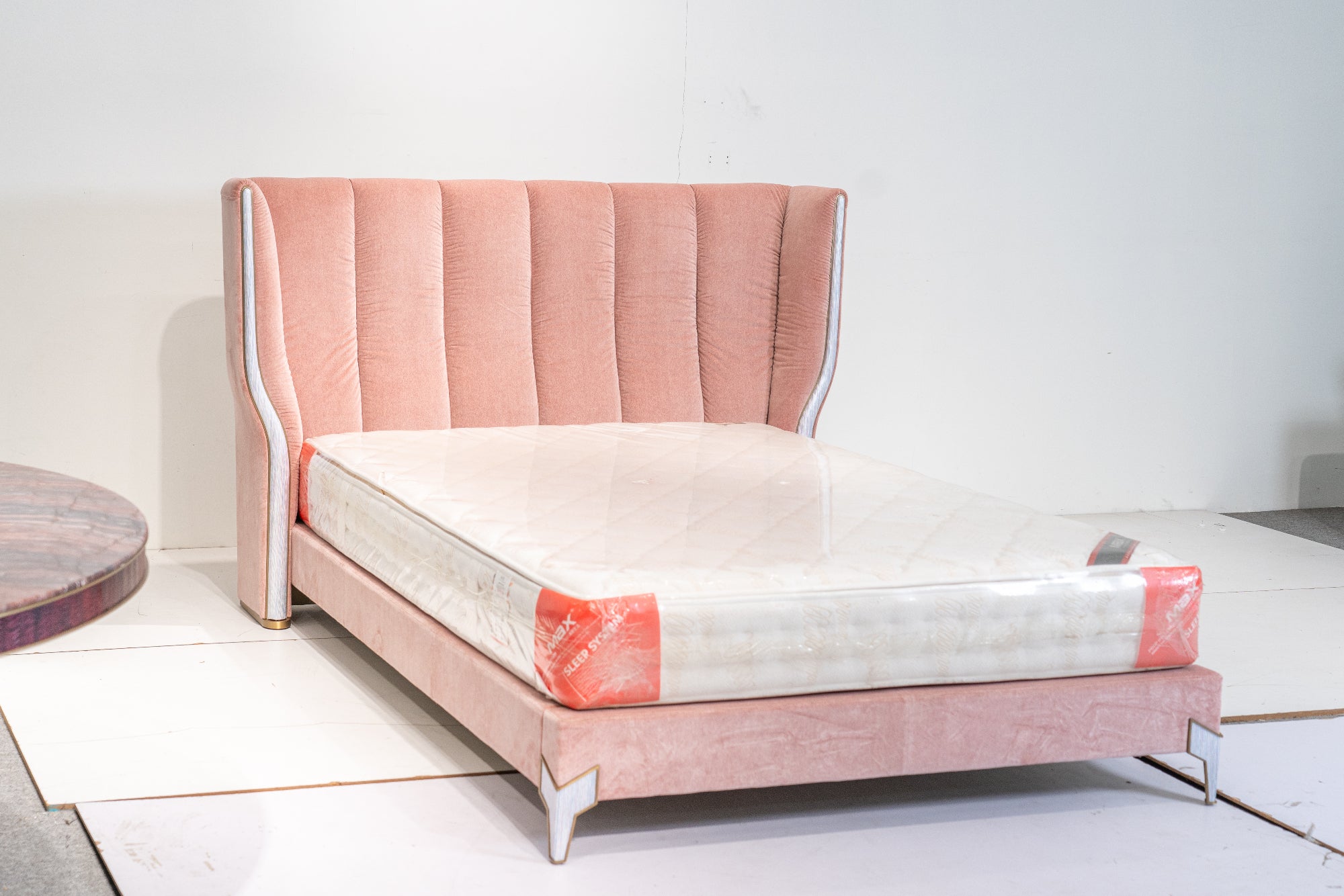 APT-2930 Bed - Chiuchiufurniture