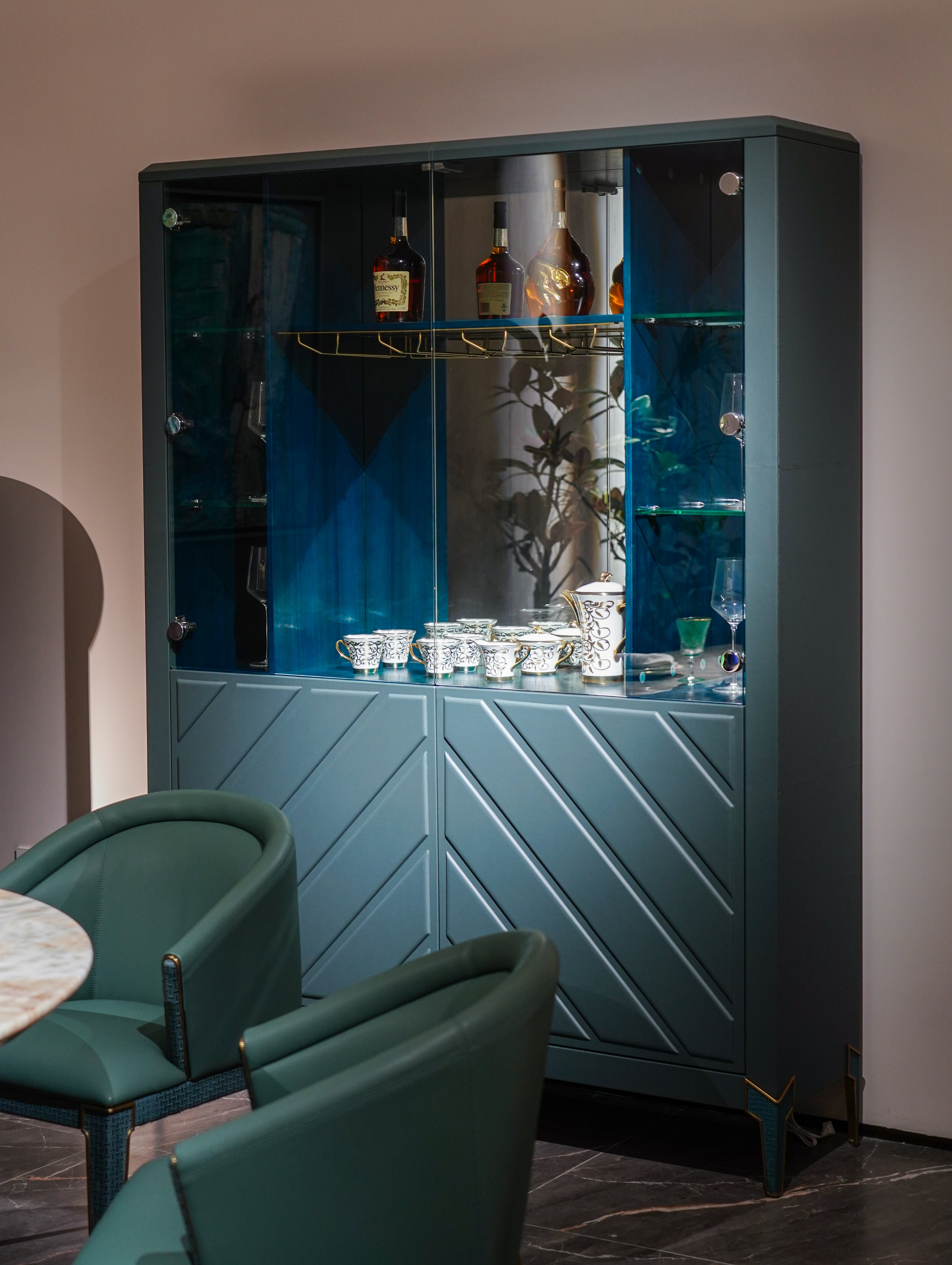 APTA-2836 Wine Cabinet | Stylish Storage for Your Wine Collection - Chiuchiufurniture