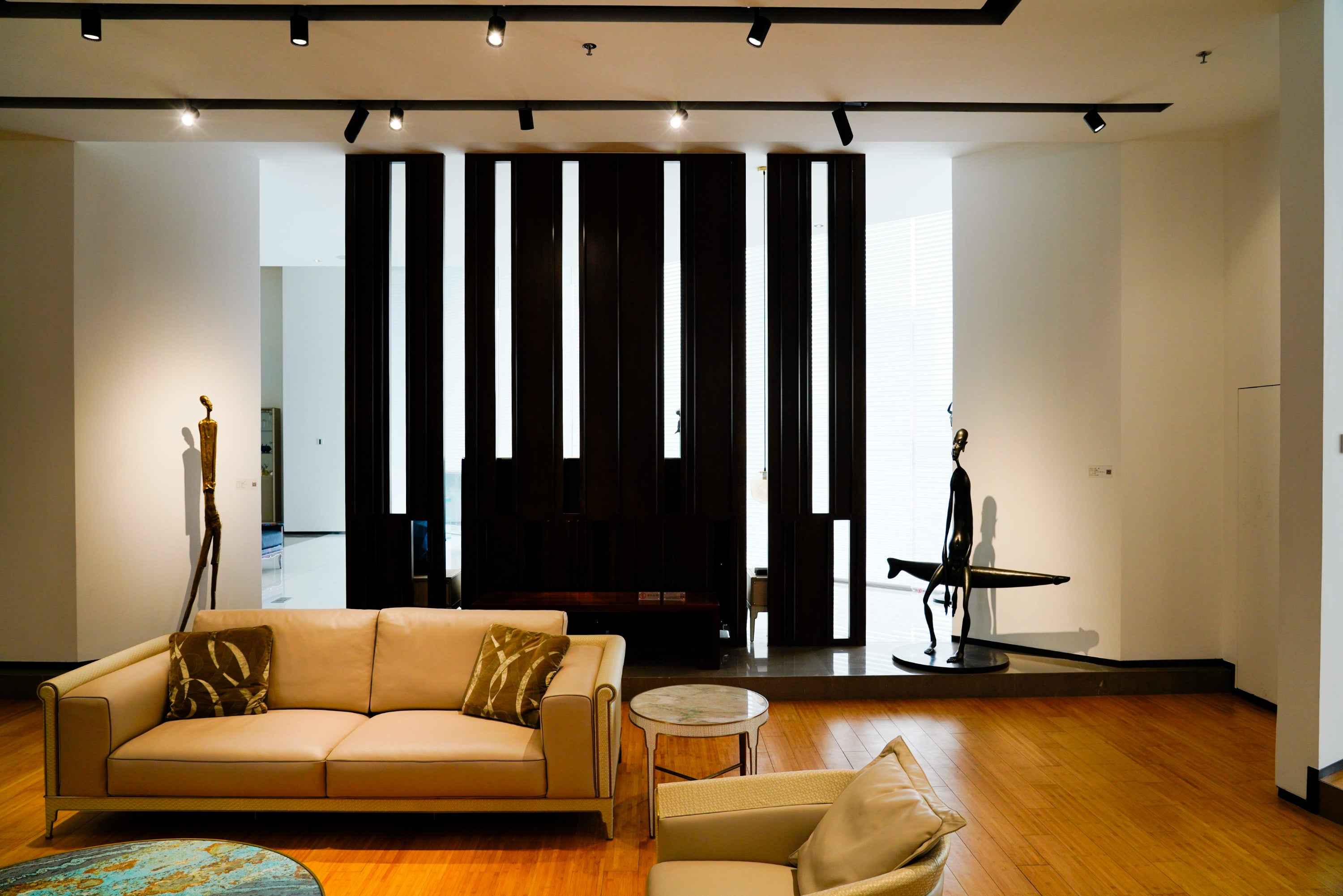 APTC-2762 Round table