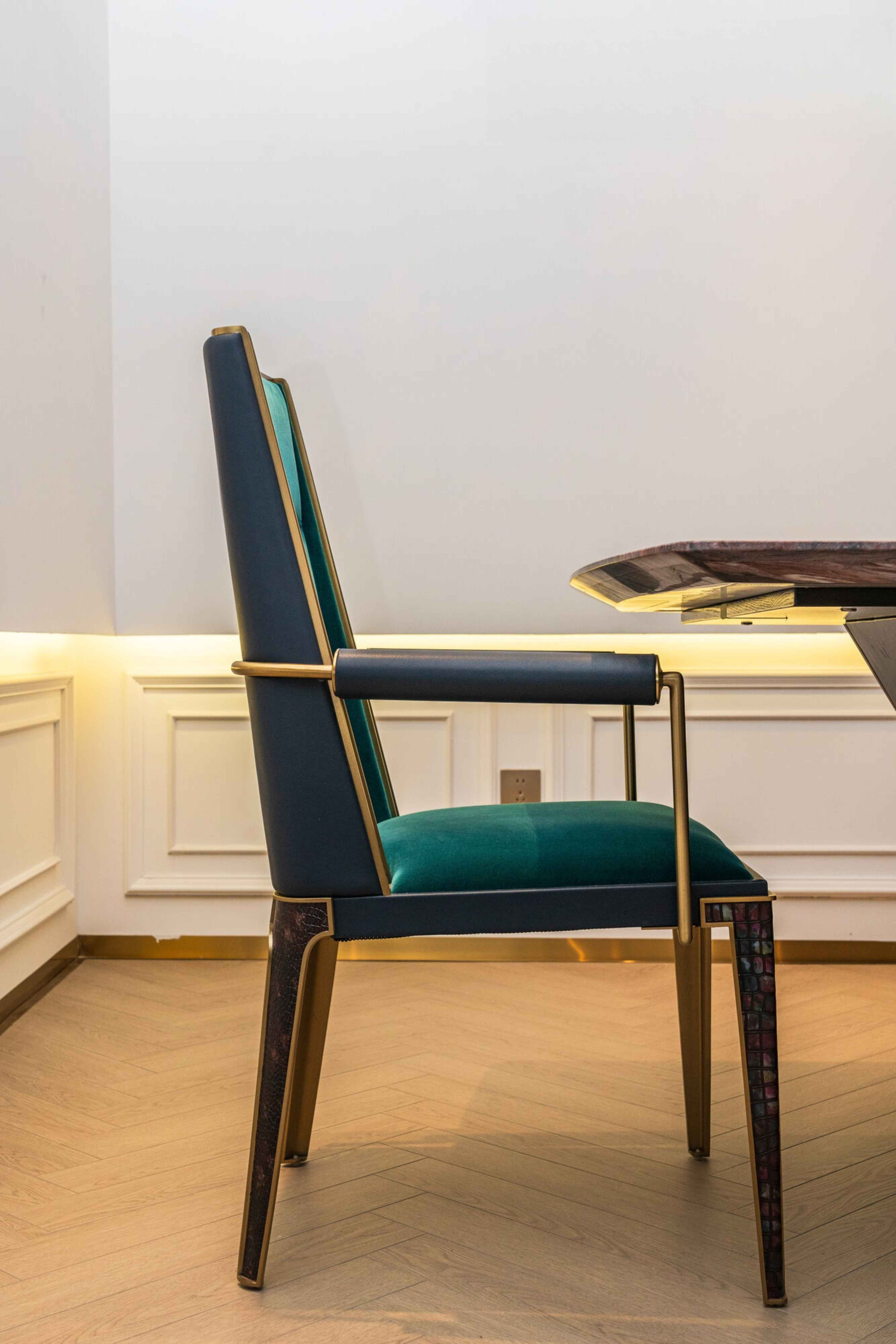 APTV-3005 Dining chair