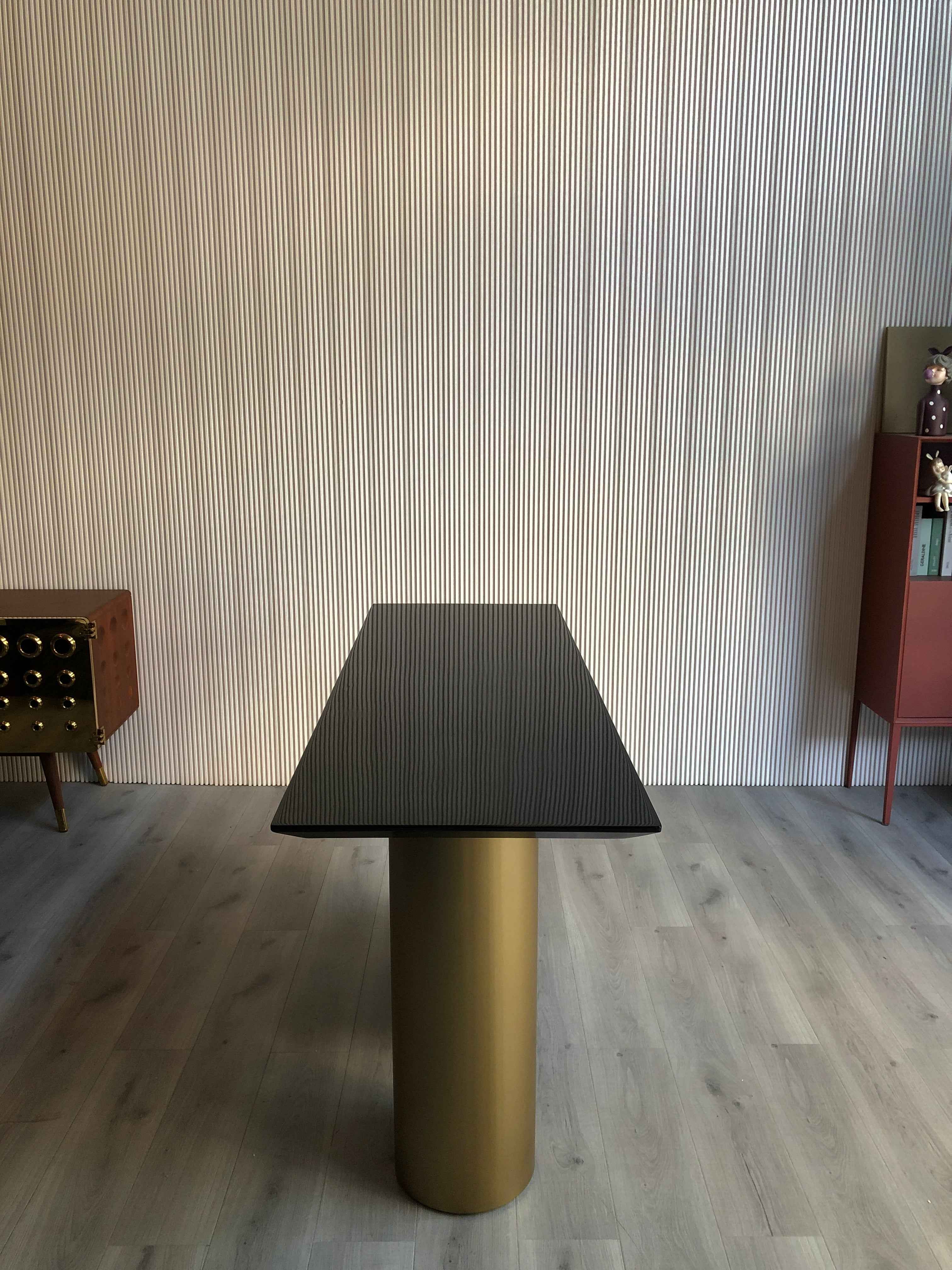 CZ-123 entrance table