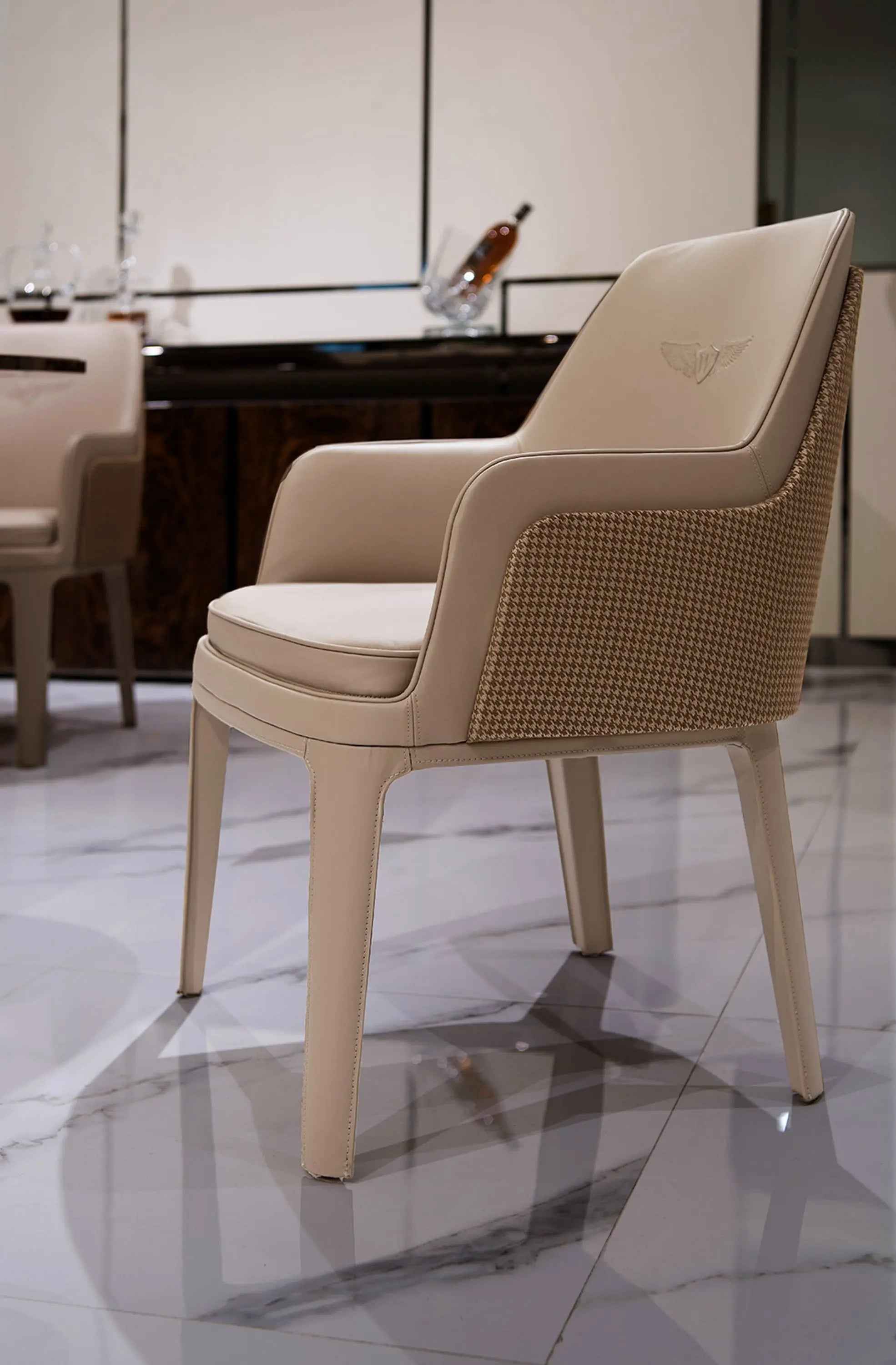 Comfortable and Stylish Dining Chair - Perfect for Any Home W001D5A W001D5B Bentley style Kendal Chair dining chair