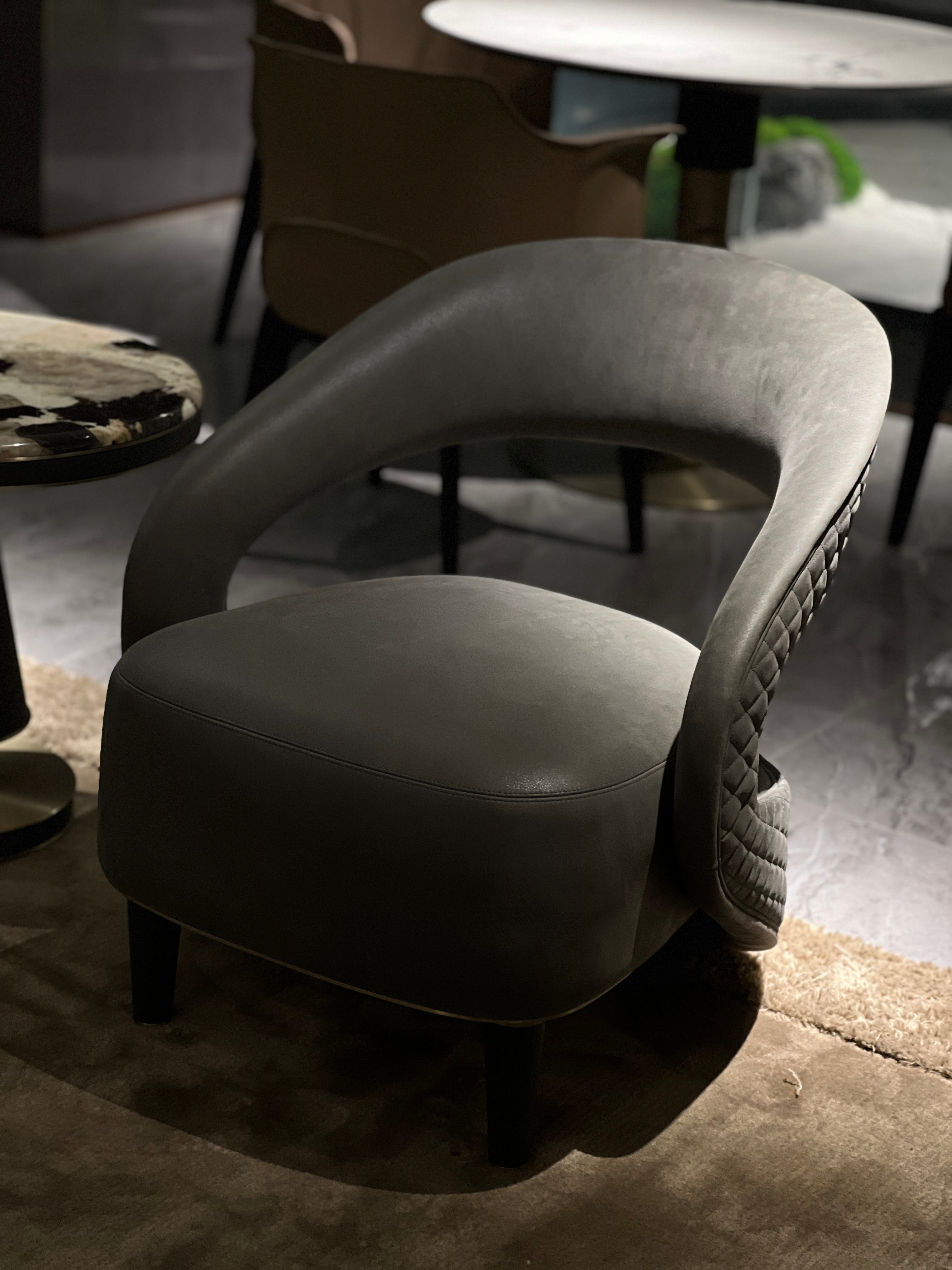 DE2-069-1 Leisure chair Comfortable and soft to sit on - Chiuchiufurniture