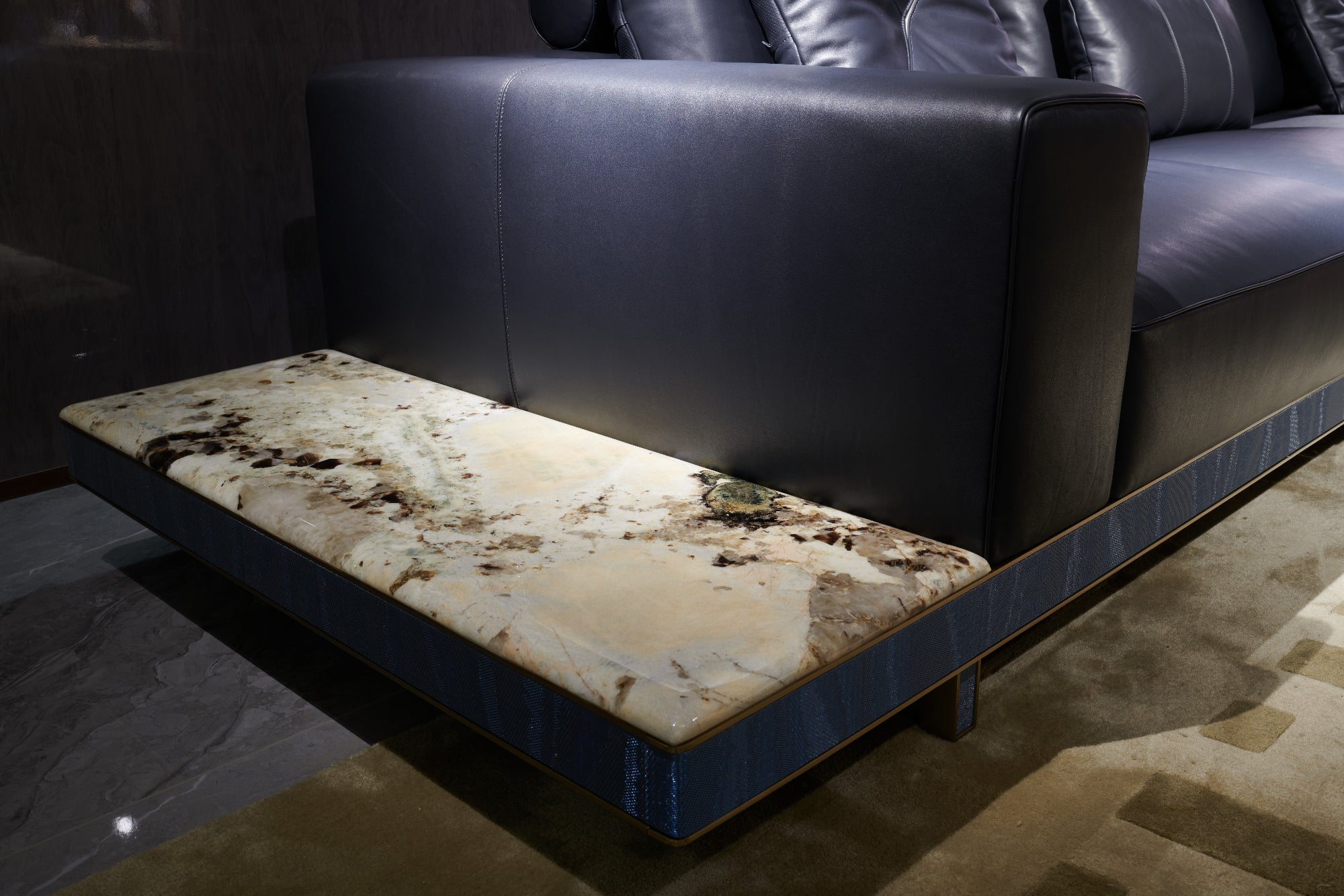 DJ5-075 Four-seater sofa Three-seater sofa Comfortable and soft to sit on - Chiuchiufurniture