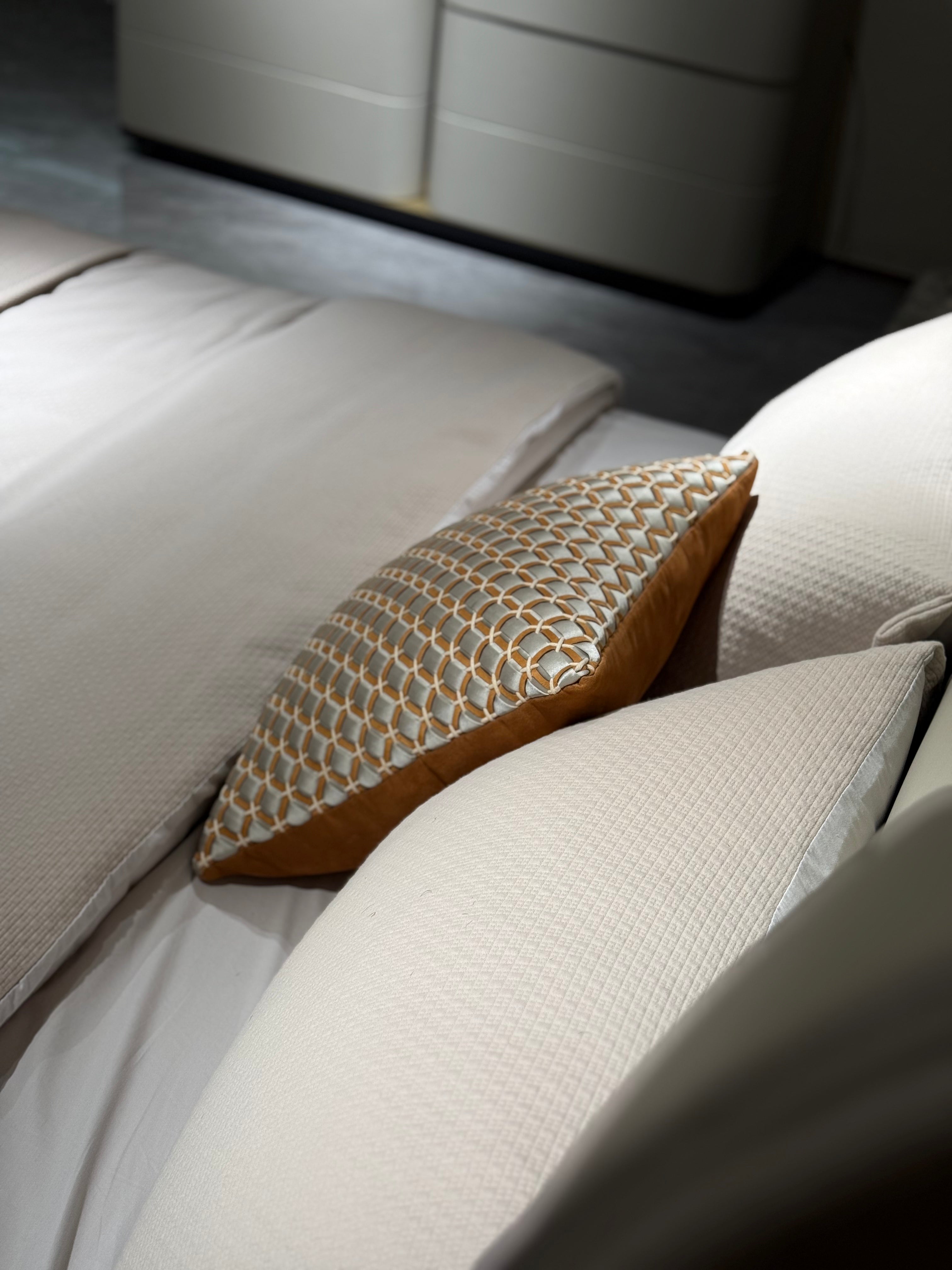 DX5-079-1 king-size bed soft and comfortable - Chiuchiufurniture