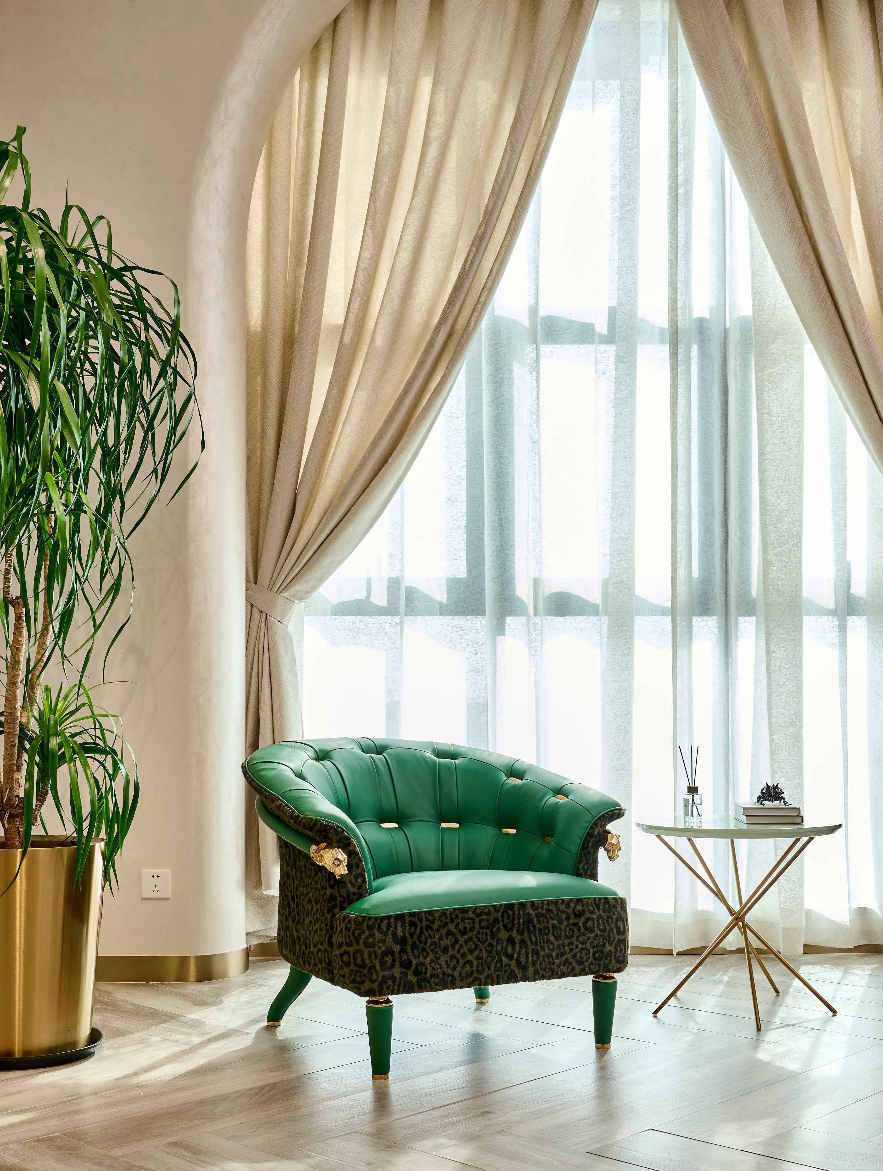 FB105CHB Lounge chair