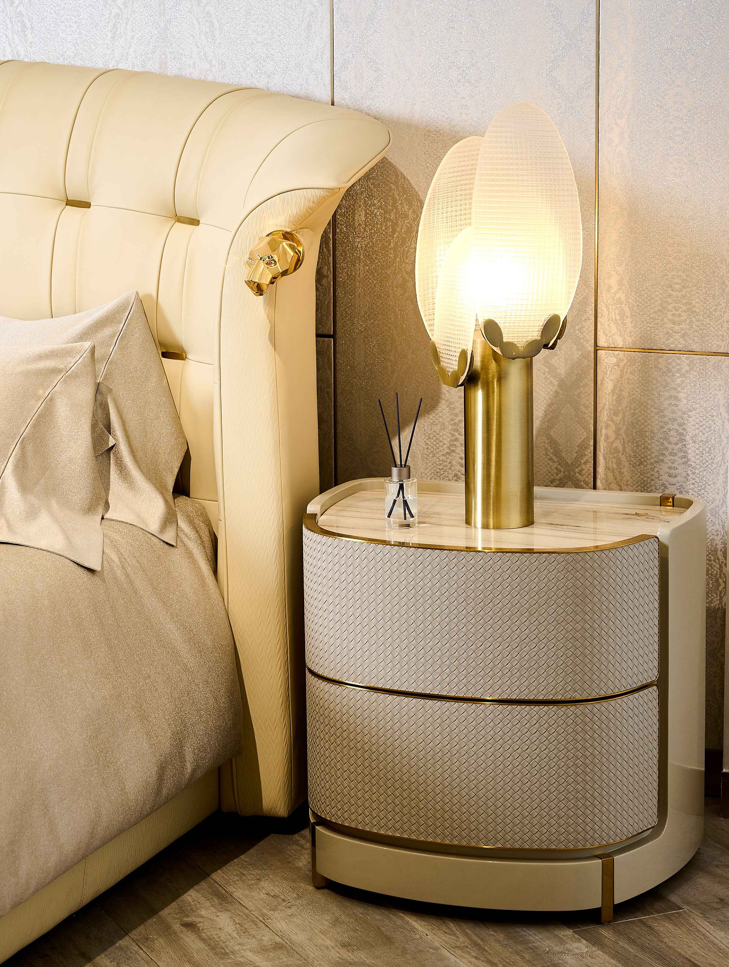 FB205B22B Bedside table