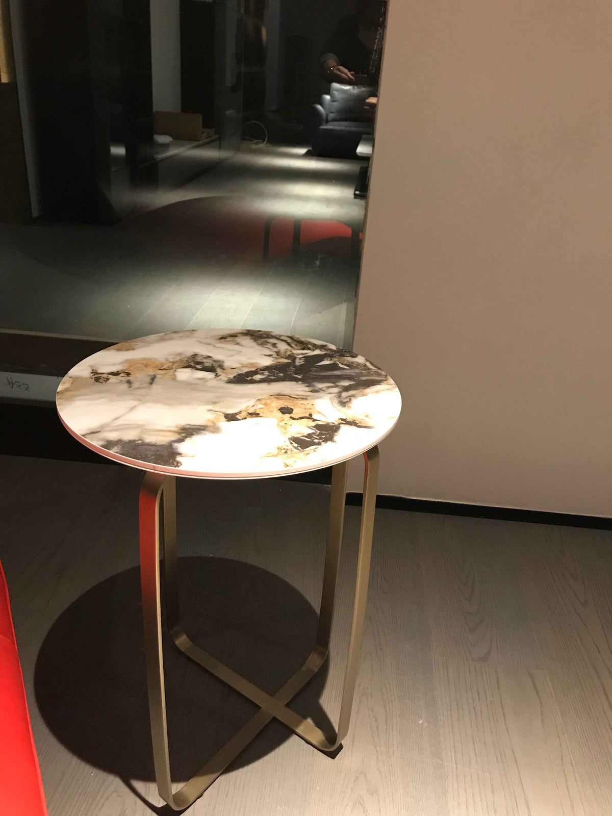 Corner Table Modern Design - Stylish Furniture for Contemporary Spaces