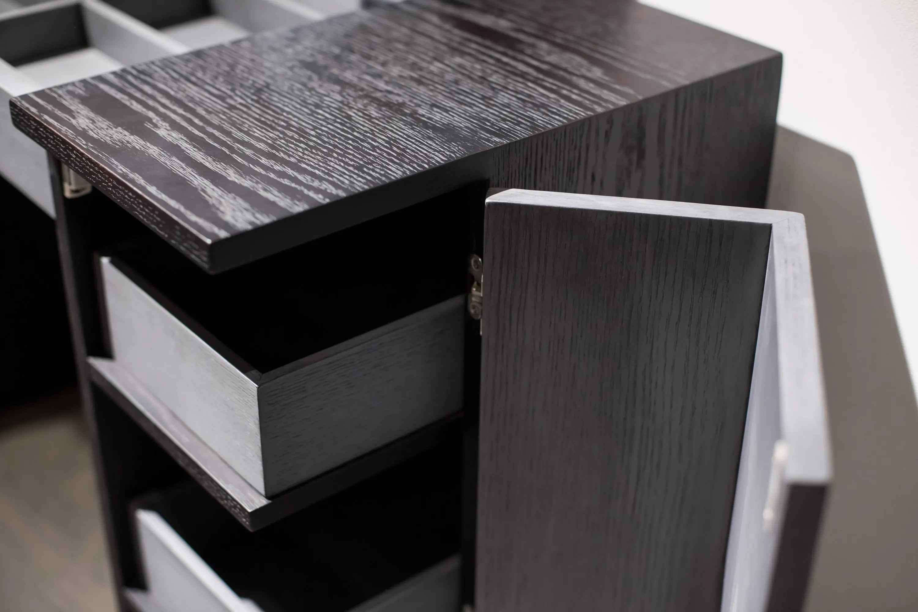 HM-1801-1 DRESSING TABLE - Elegant and Modern Design for Your Space