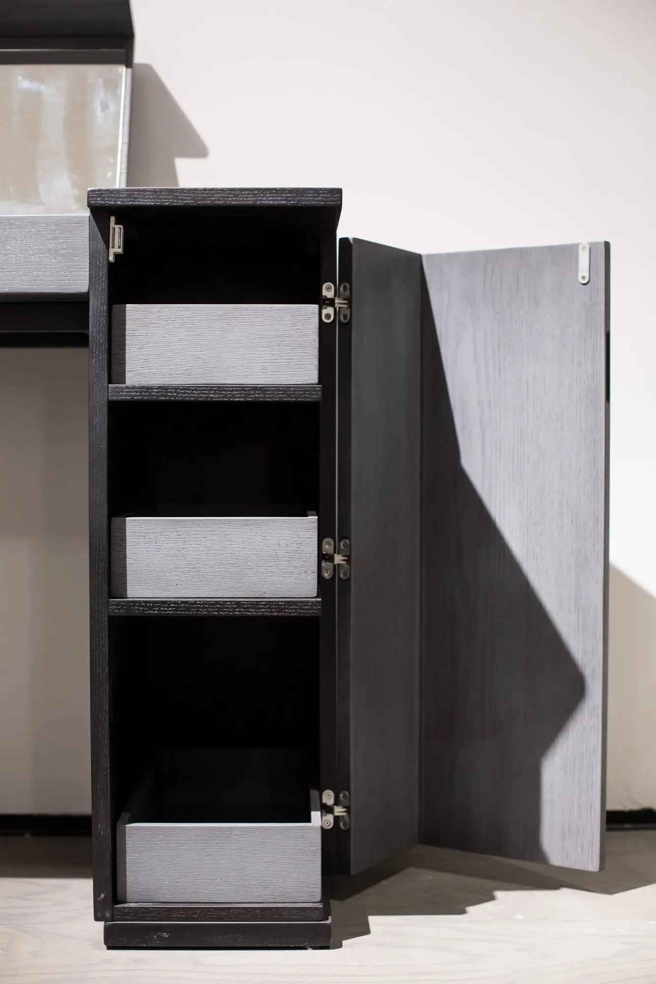 HM-1801-1 DRESSING TABLE - Elegant and Modern Design for Your Space