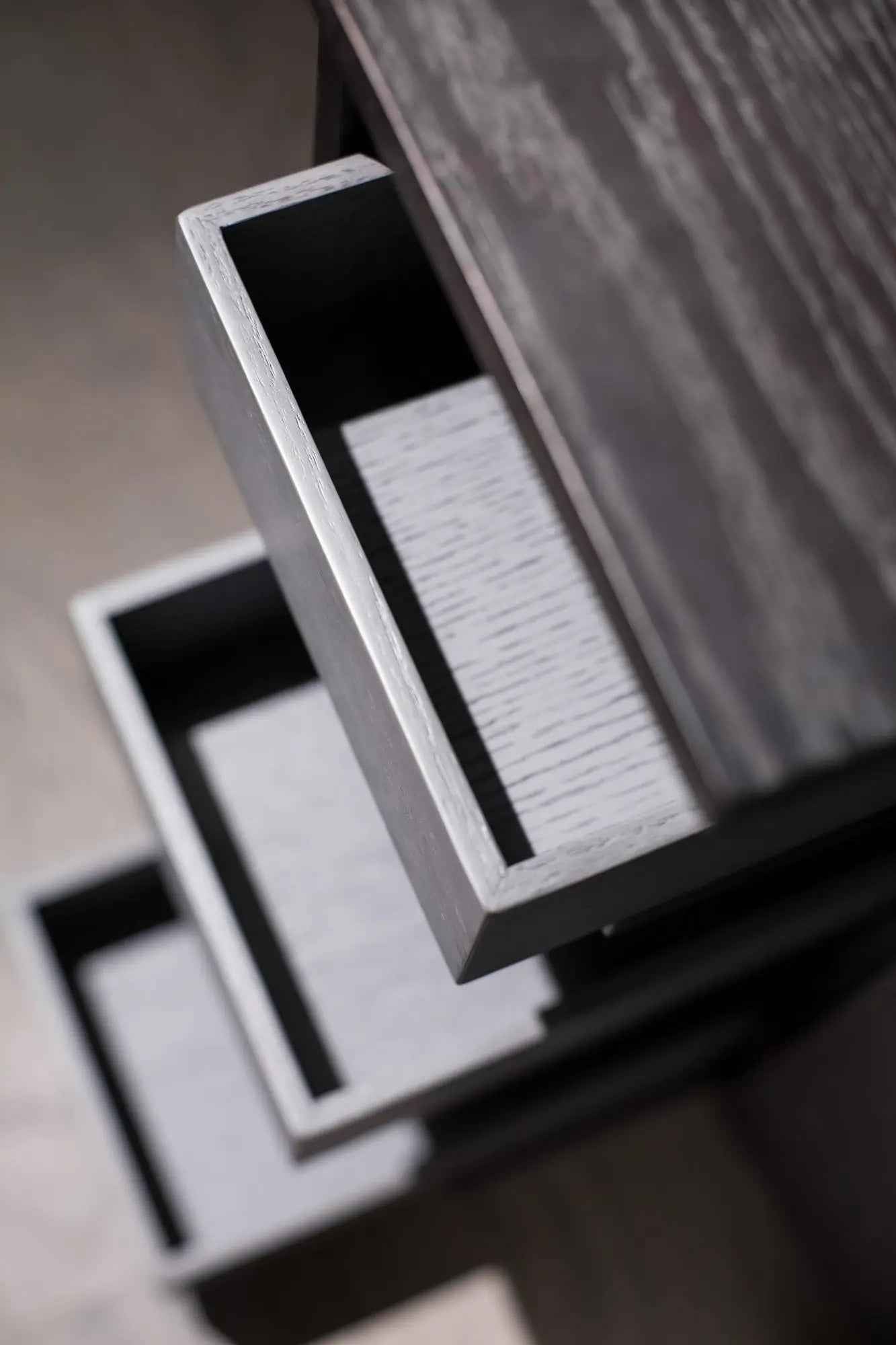 HM-1801-1 DRESSING TABLE - Elegant and Modern Design for Your Space