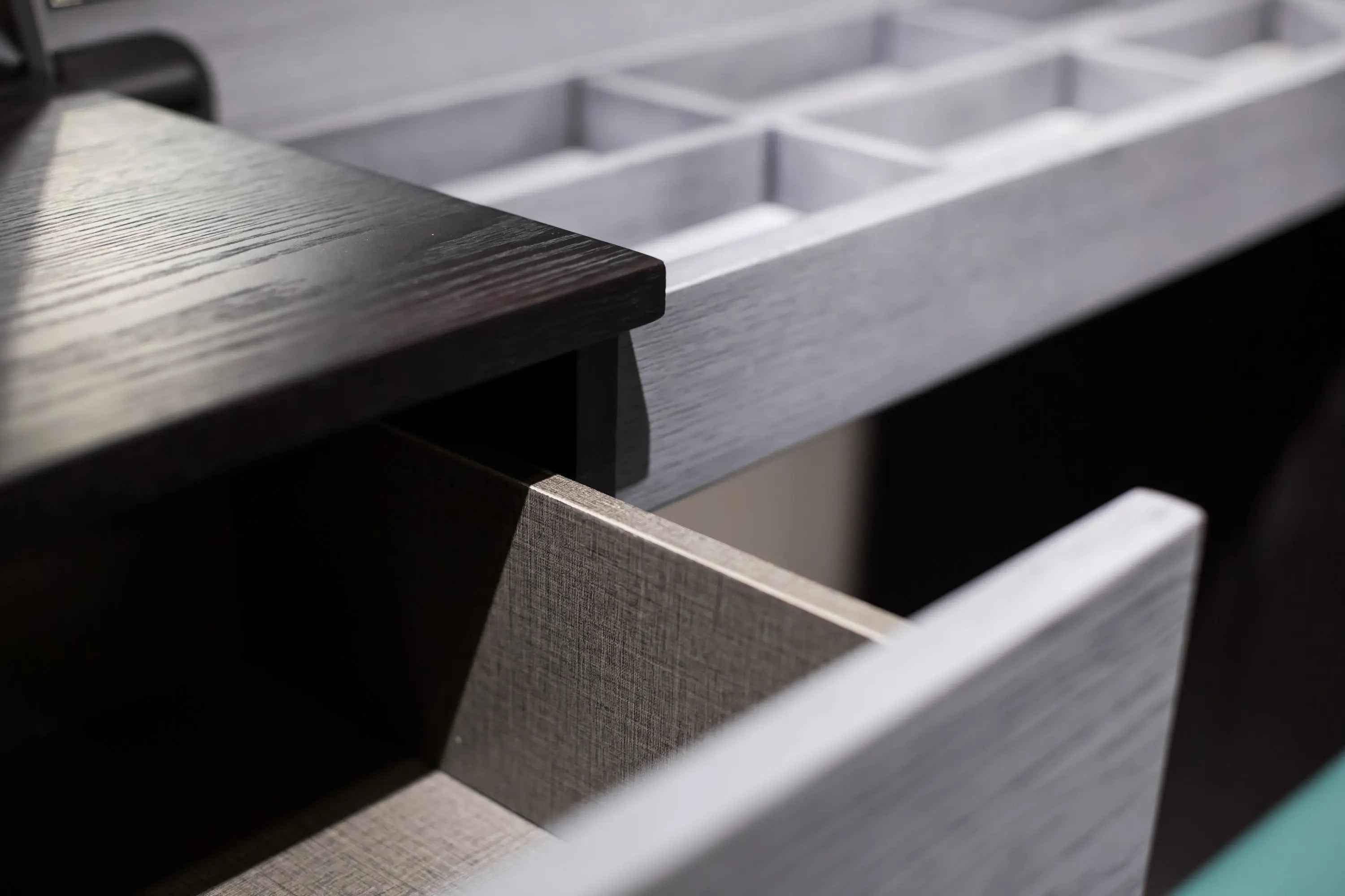 HM-1801-1 DRESSING TABLE - Elegant and Modern Design for Your Space