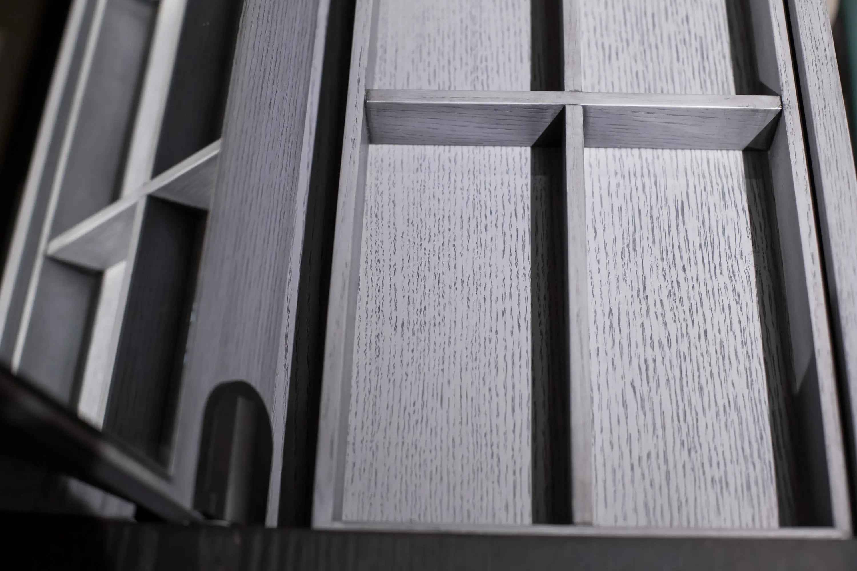 HM-1801-1 DRESSING TABLE - Elegant and Modern Design for Your Space