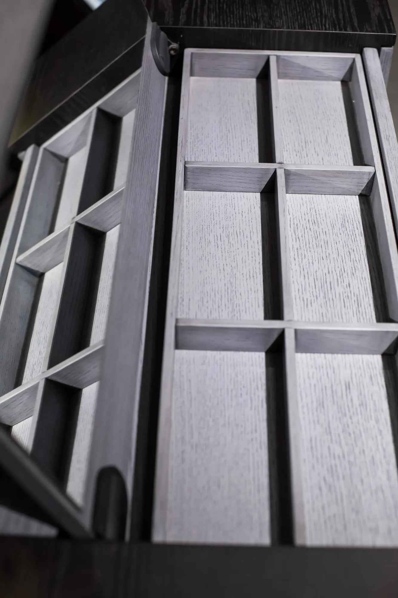 HM-1801-1 DRESSING TABLE - Elegant and Modern Design for Your Space