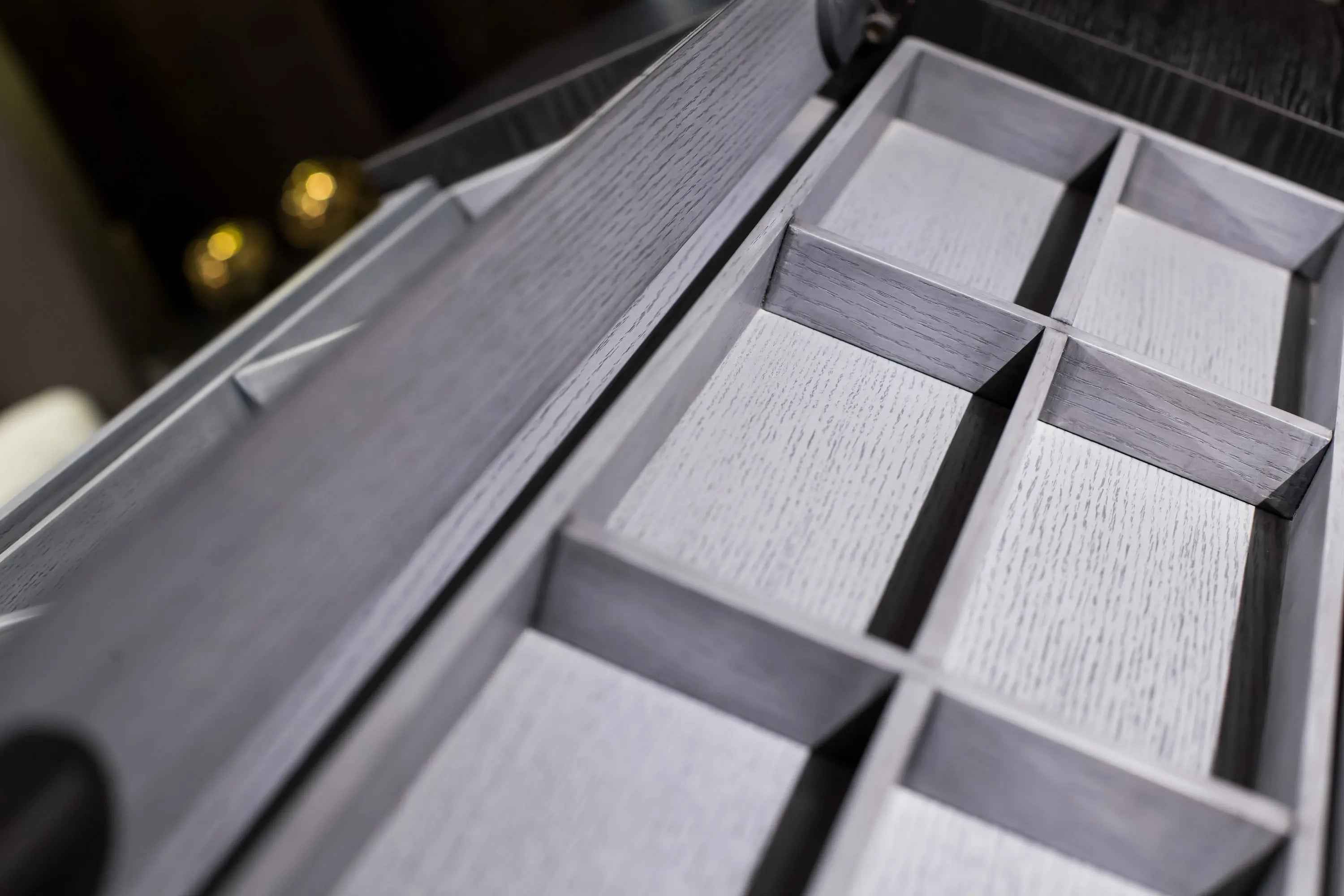 HM-1801-1 DRESSING TABLE - Elegant and Modern Design for Your Space