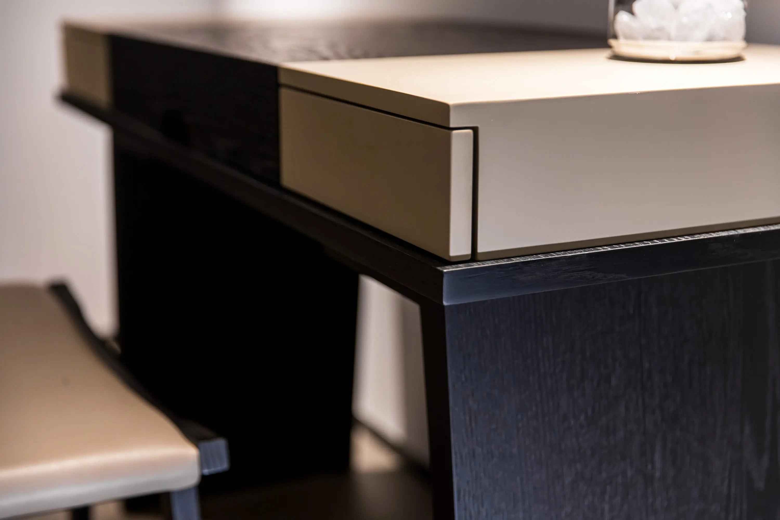 HM5-1676-1 DRESSING TABLE - Stylish and Functional Dressing Table HM5-1676-1