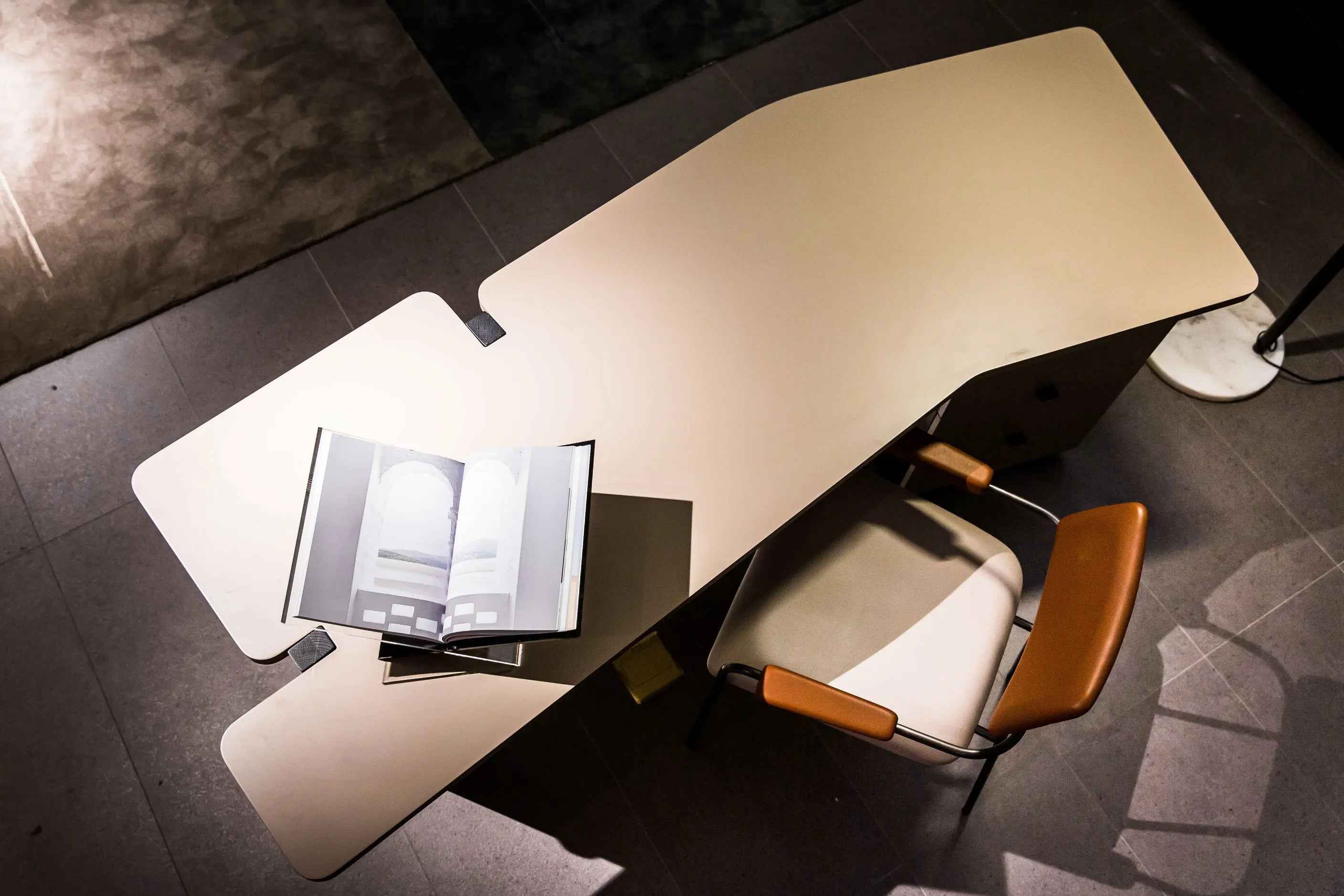 HS-1973 Bookcase Desk - Stylish and Functional Workspace Solution