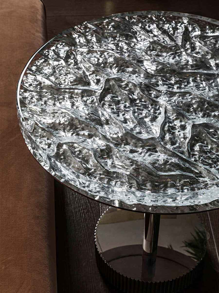 Magic of Light: Gorgeous Combination of Acrylic and Mirror-Finish Stainless Steel