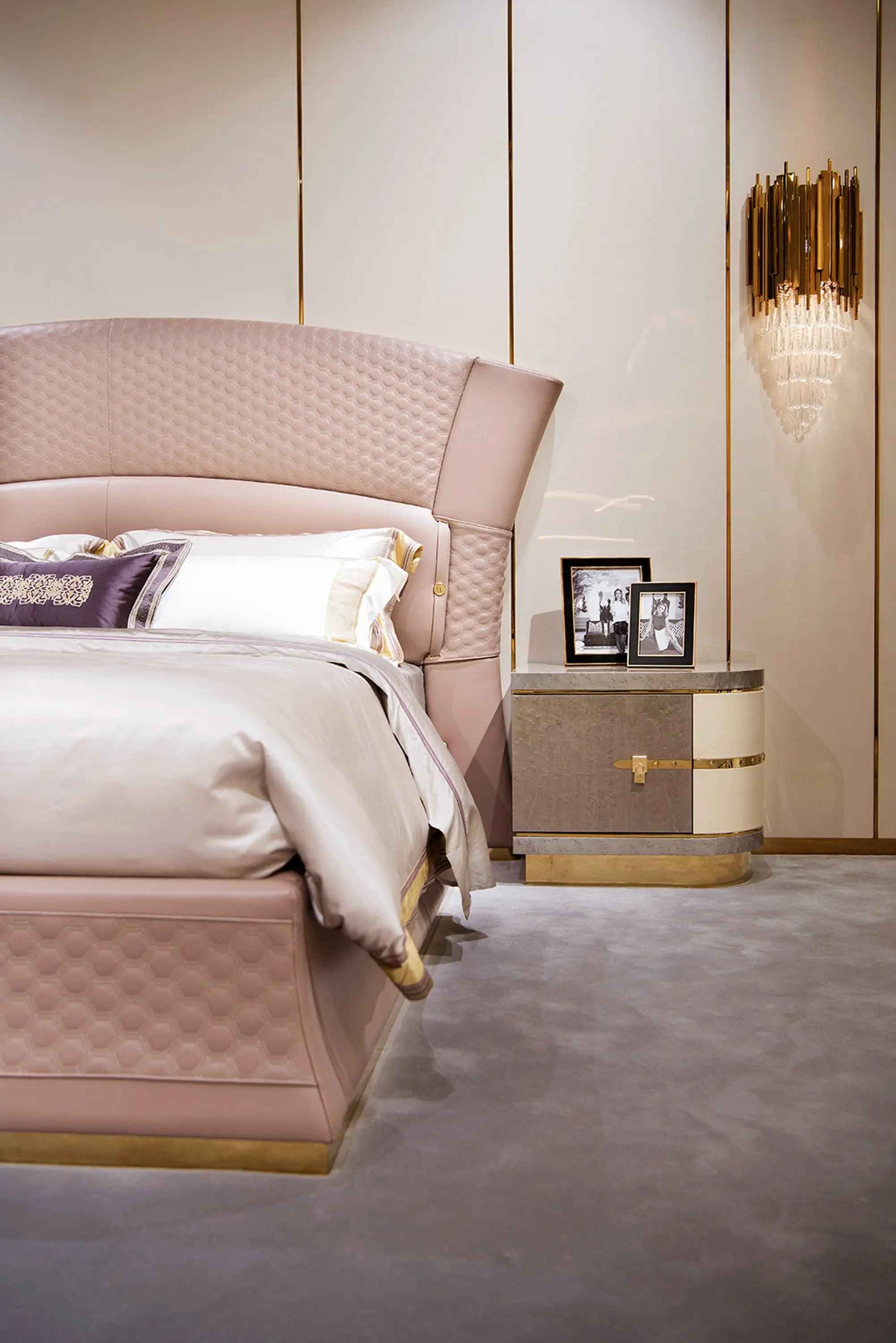 High-Quality Modern Bedroom Bed: Luxury Blend of Fabric Leather W002B10 Turri style Vogue Bed ,Bedroom queen bed, comfortable and soft