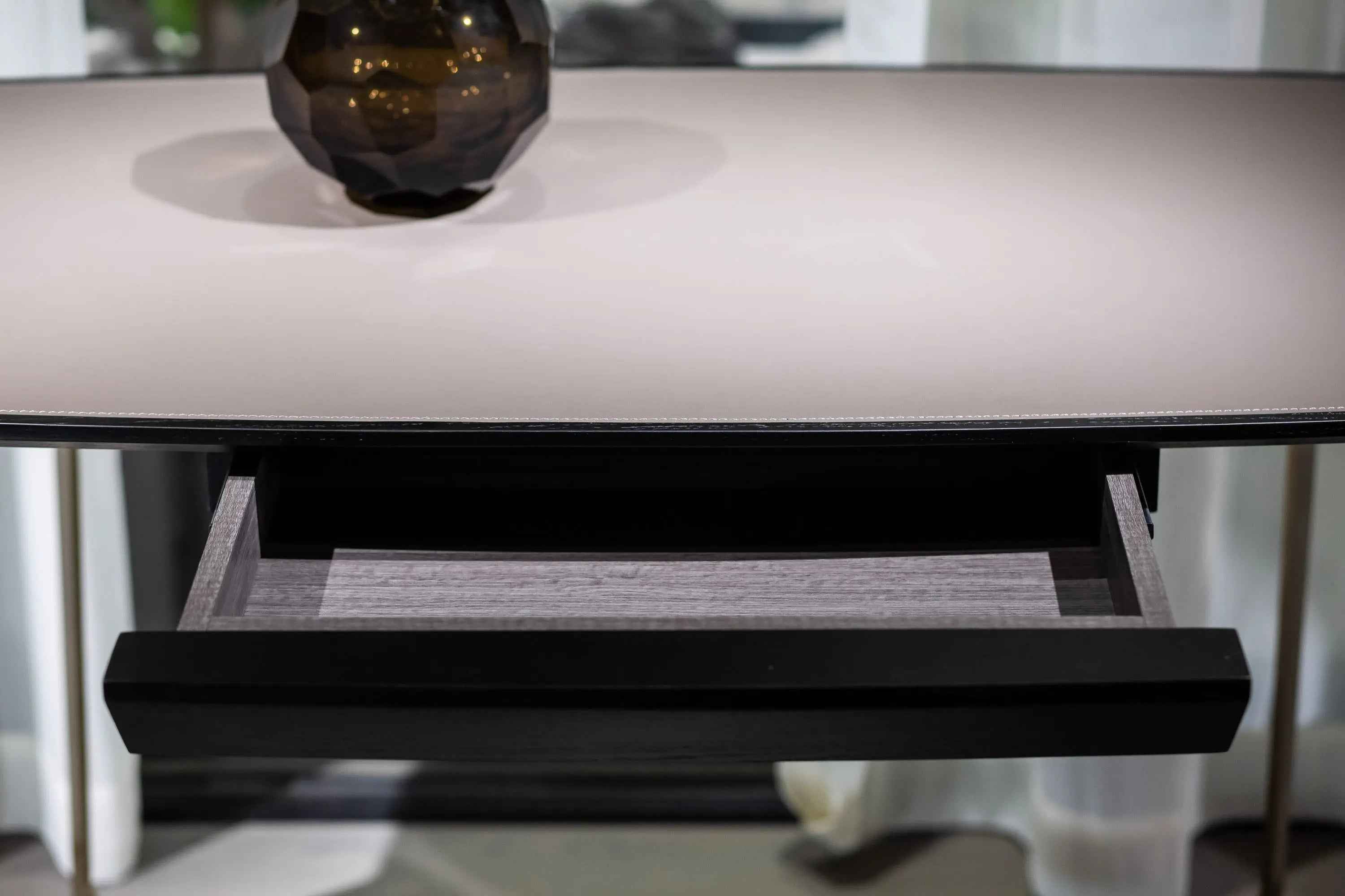 Italian Bedroom Minimalism HM-1916-1 Dressing Table