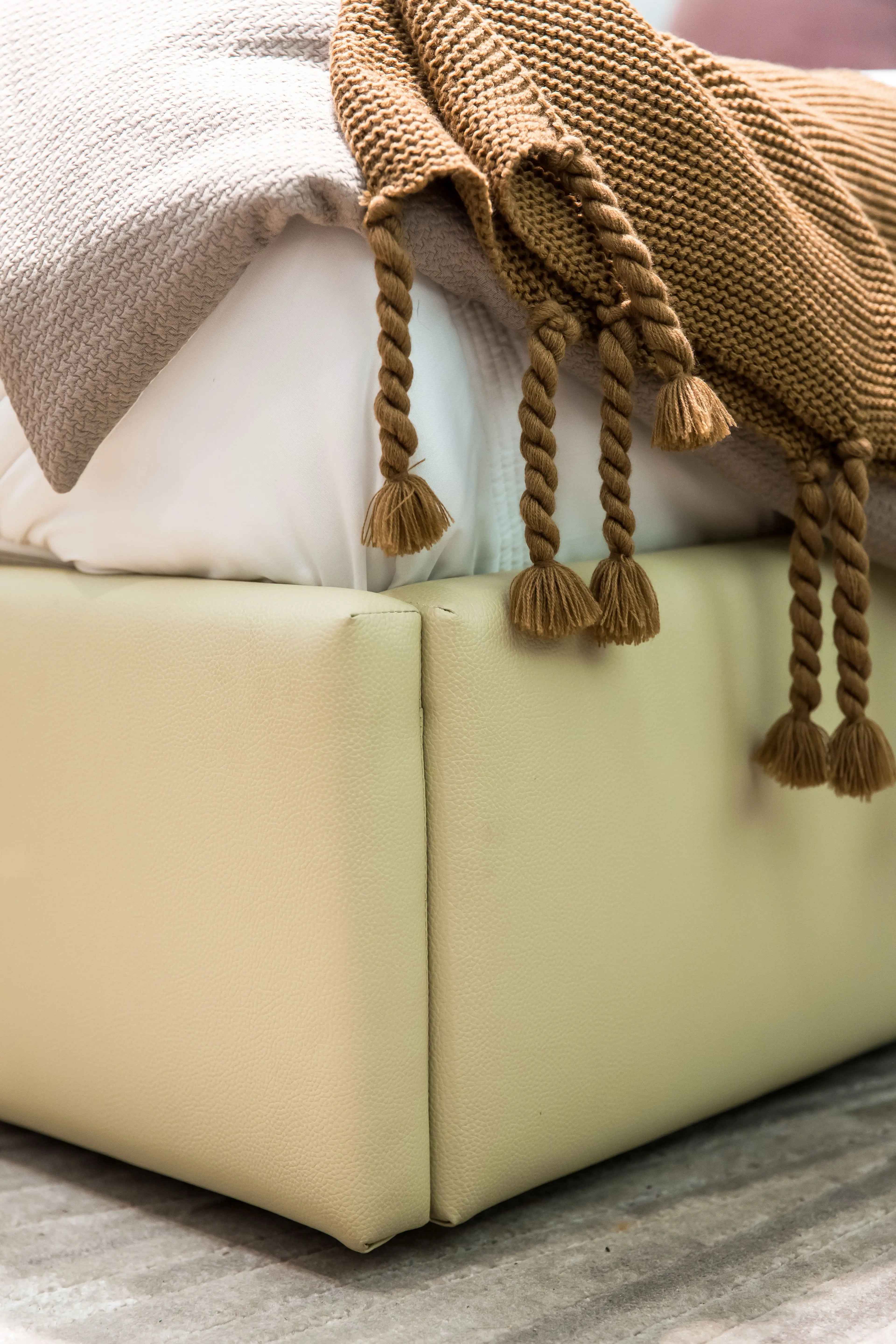 Italian Minimalist Checkered KB-VVCASA-BED-VX1-1691-1 Bed