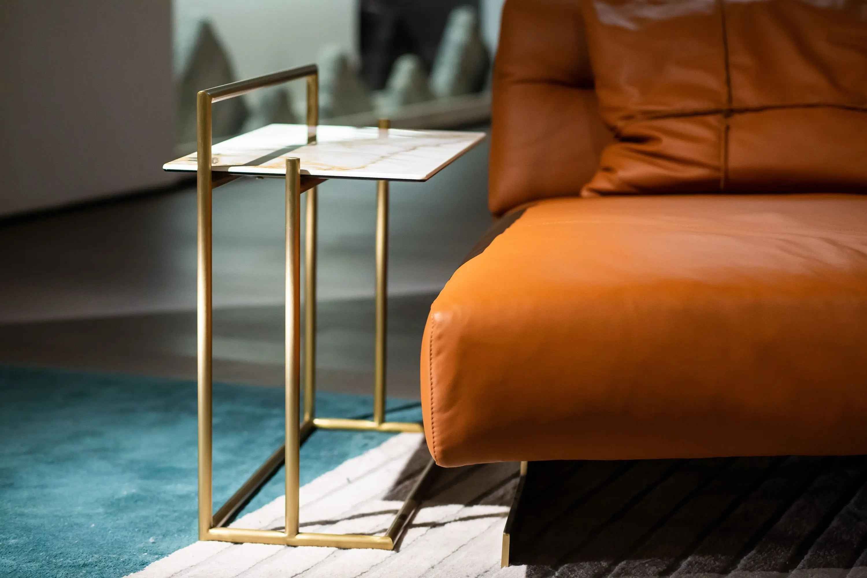 Italian Stainless Steel Plate HC1919-7 Corner Table