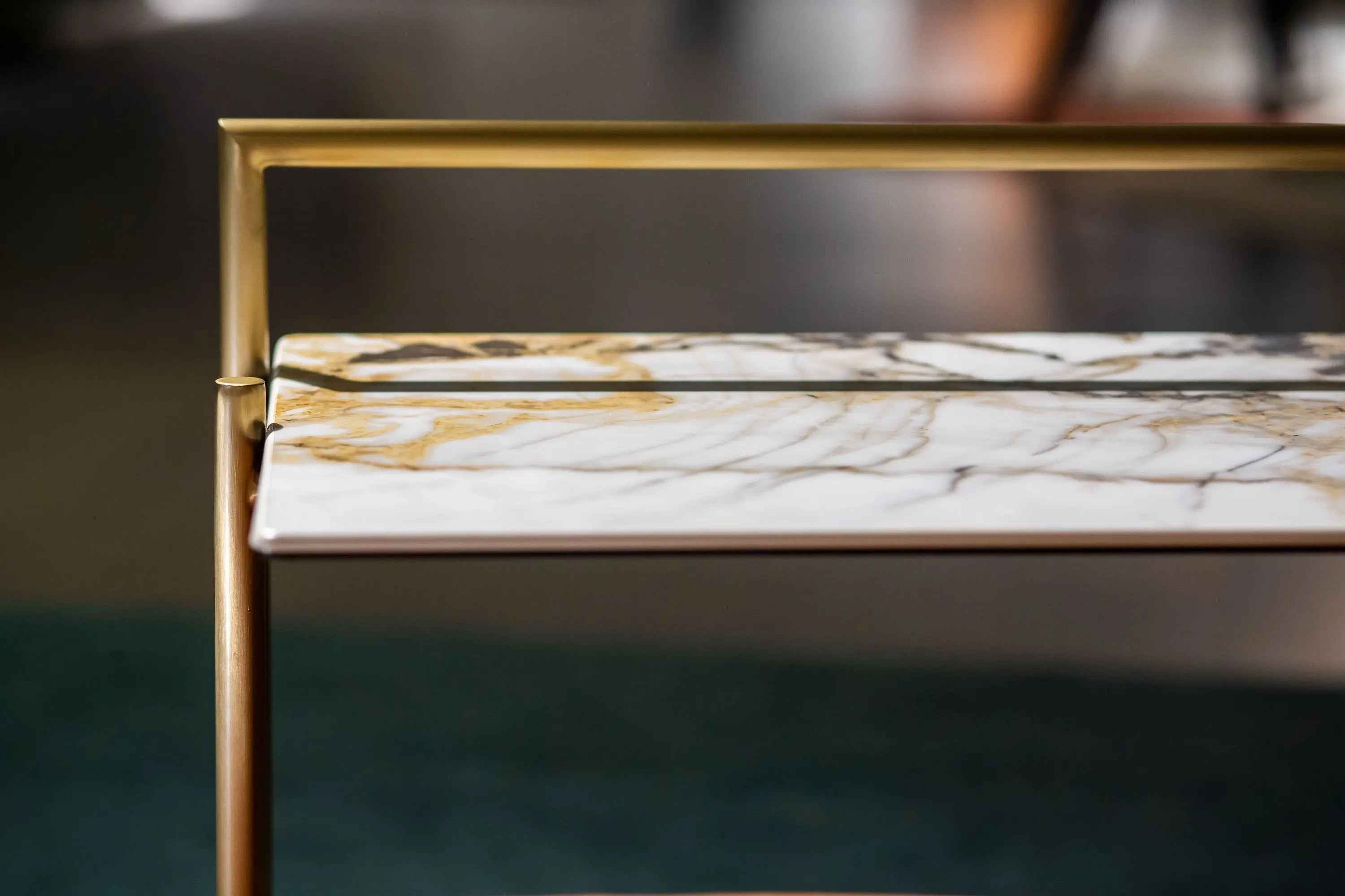 Italian Stainless Steel Plate HC1919-7 Corner Table