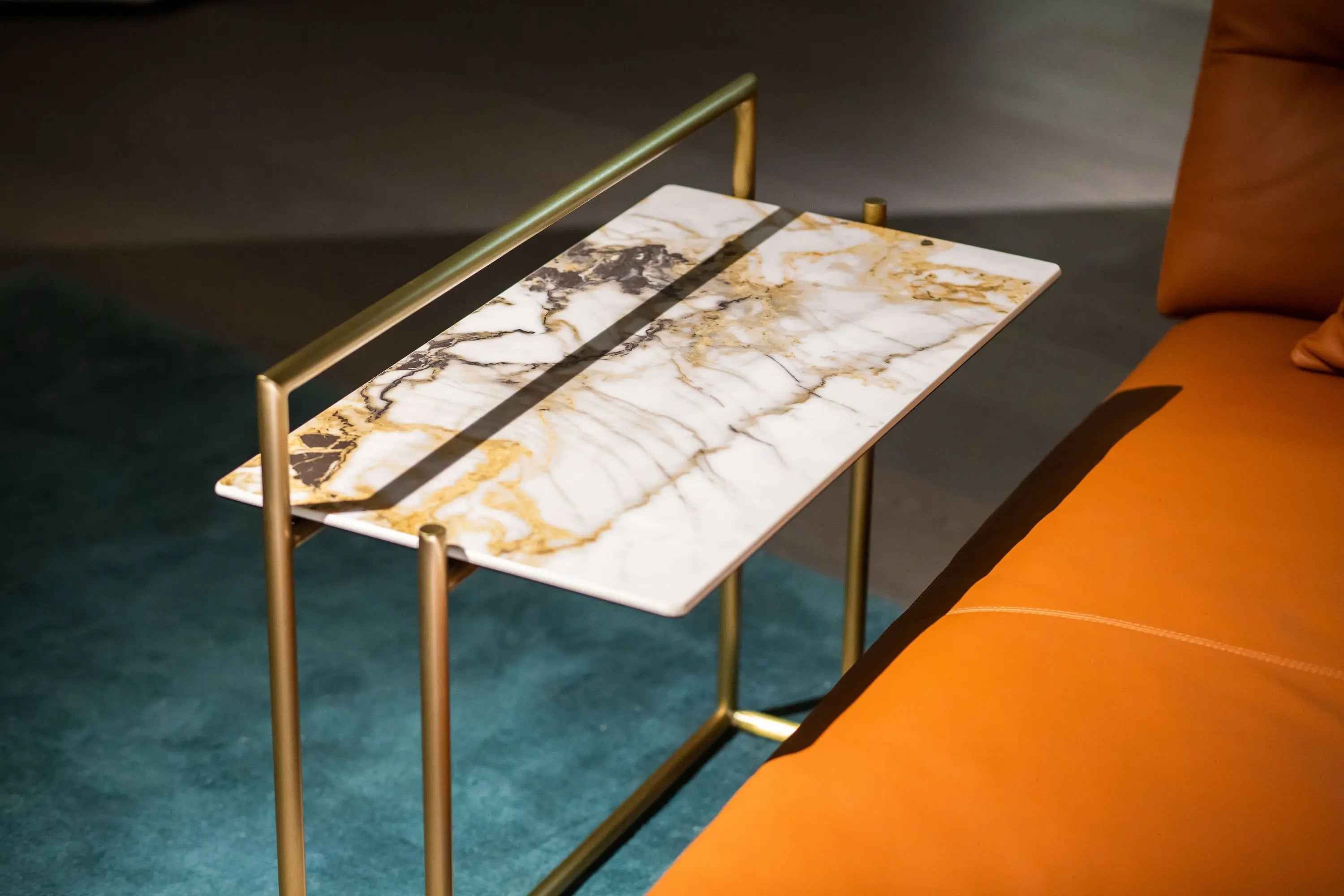 Italian Stainless Steel Plate HC1919-7 Corner Table