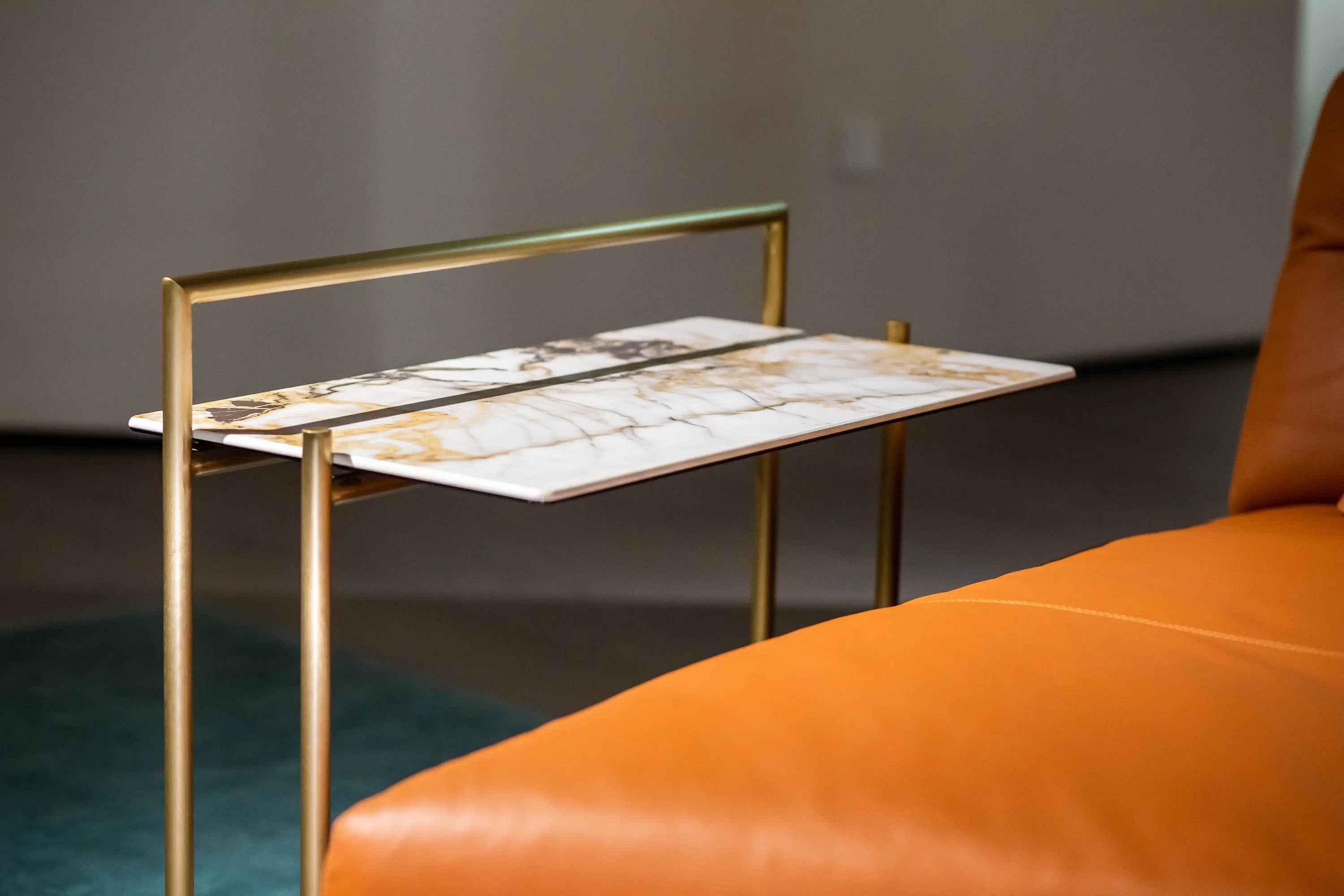 Italian Stainless Steel Plate HC1919-7 Corner Table