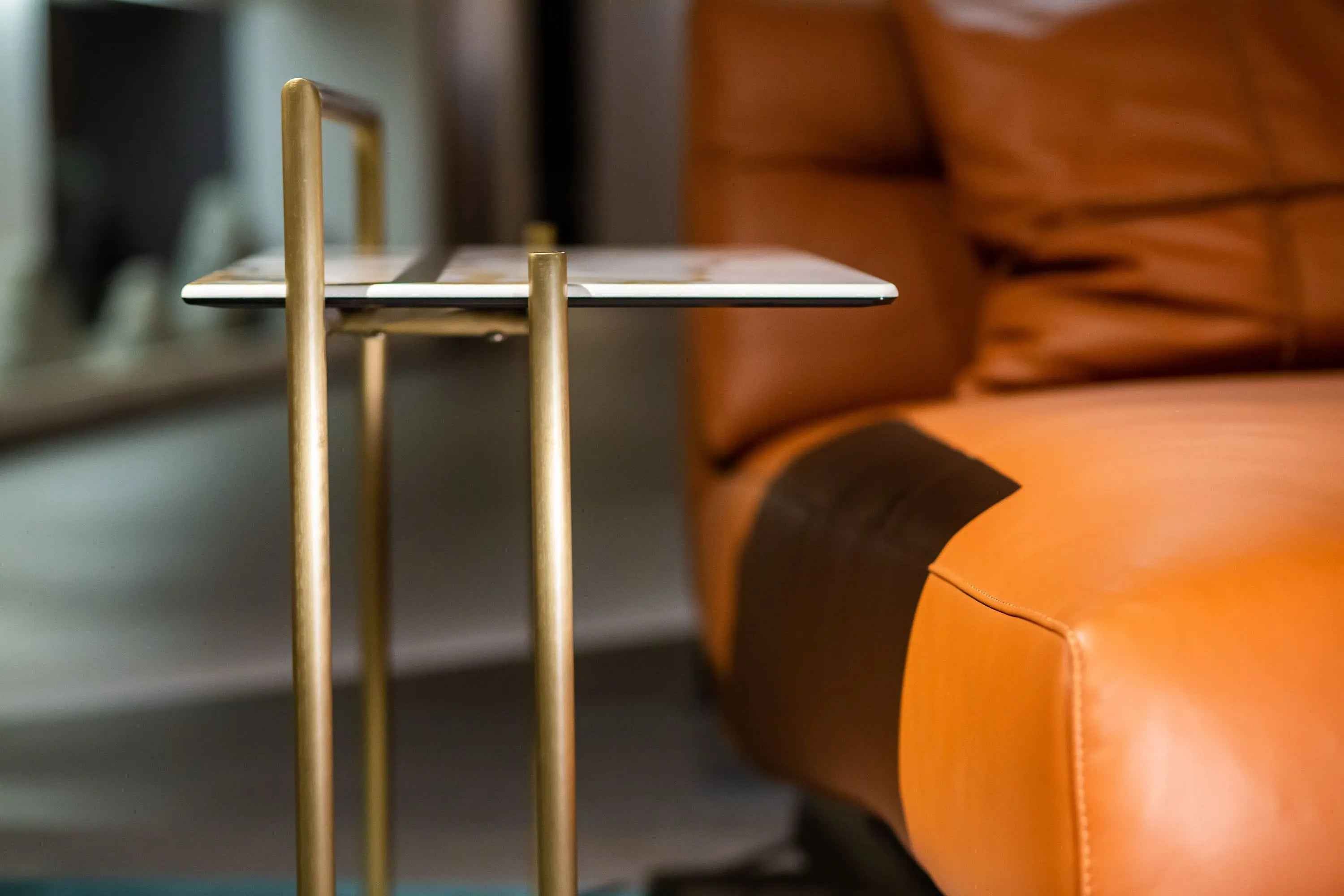 Italian Stainless Steel Plate HC1919-7 Corner Table