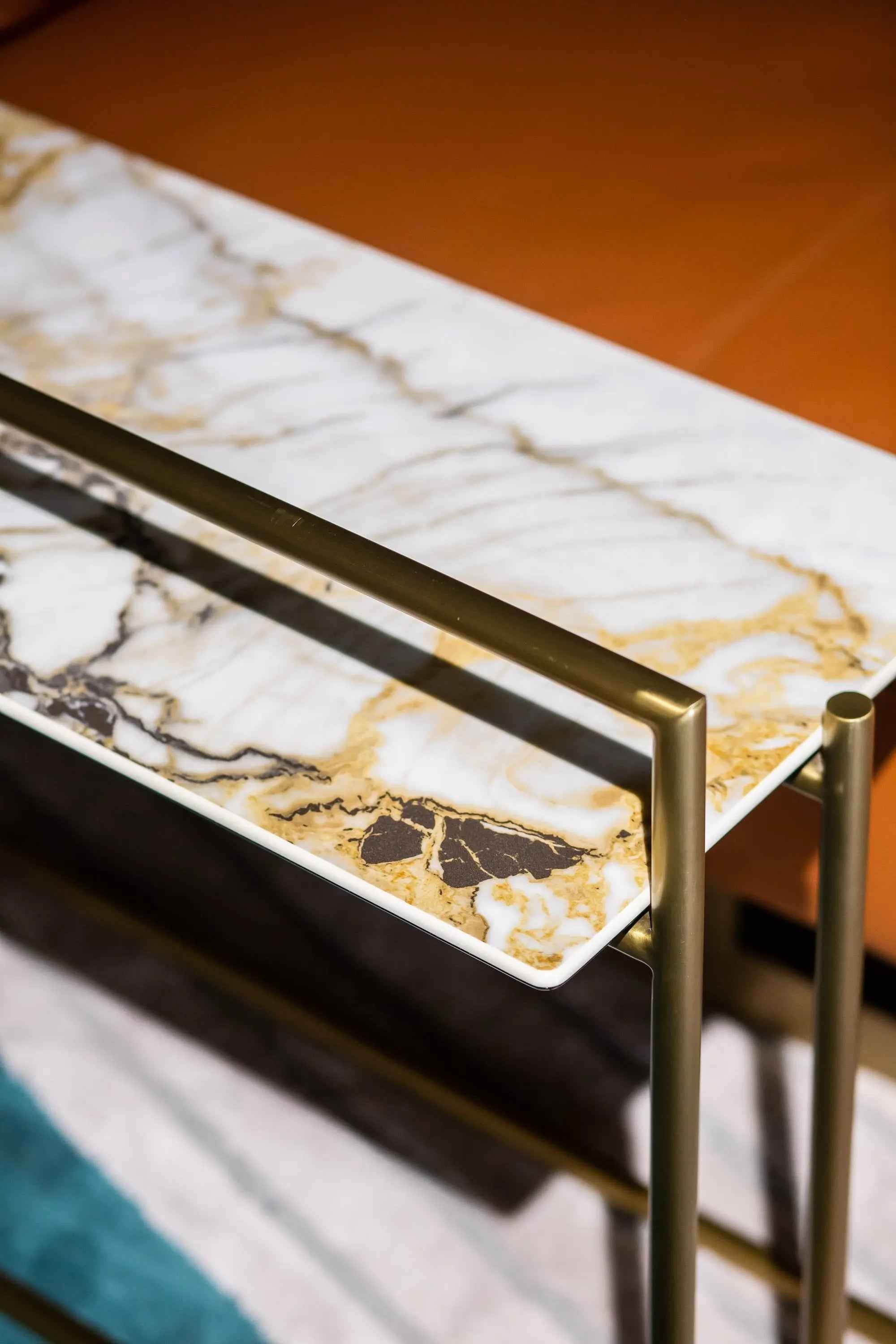 Italian Stainless Steel Plate HC1919-7 Corner Table