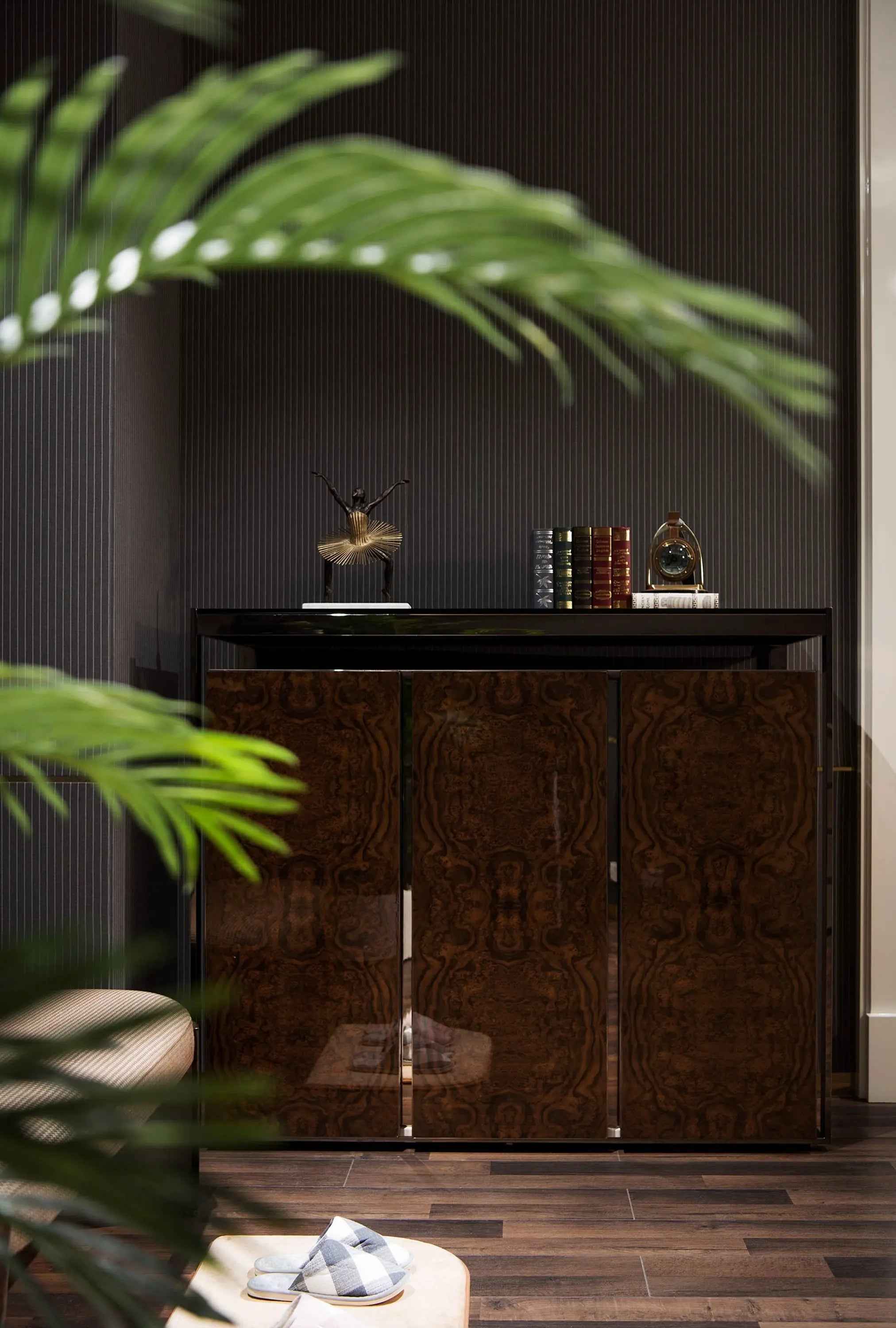 Light luxury wooden Shoes Cabinet Bentley style W001H22 shoe cabinet