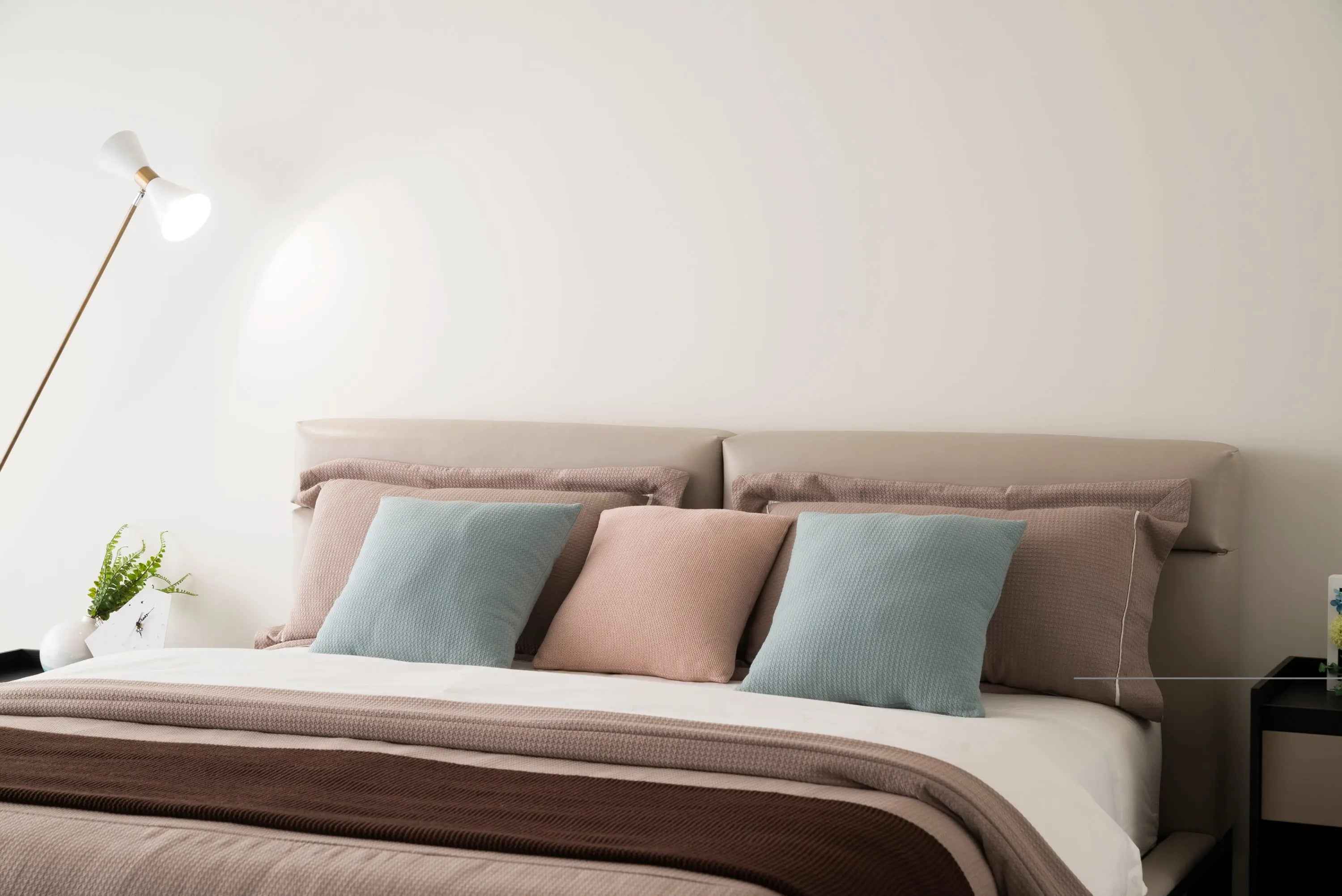 Luxe Leather KB-VVCASA-BED-VX1-1779-1 Bed