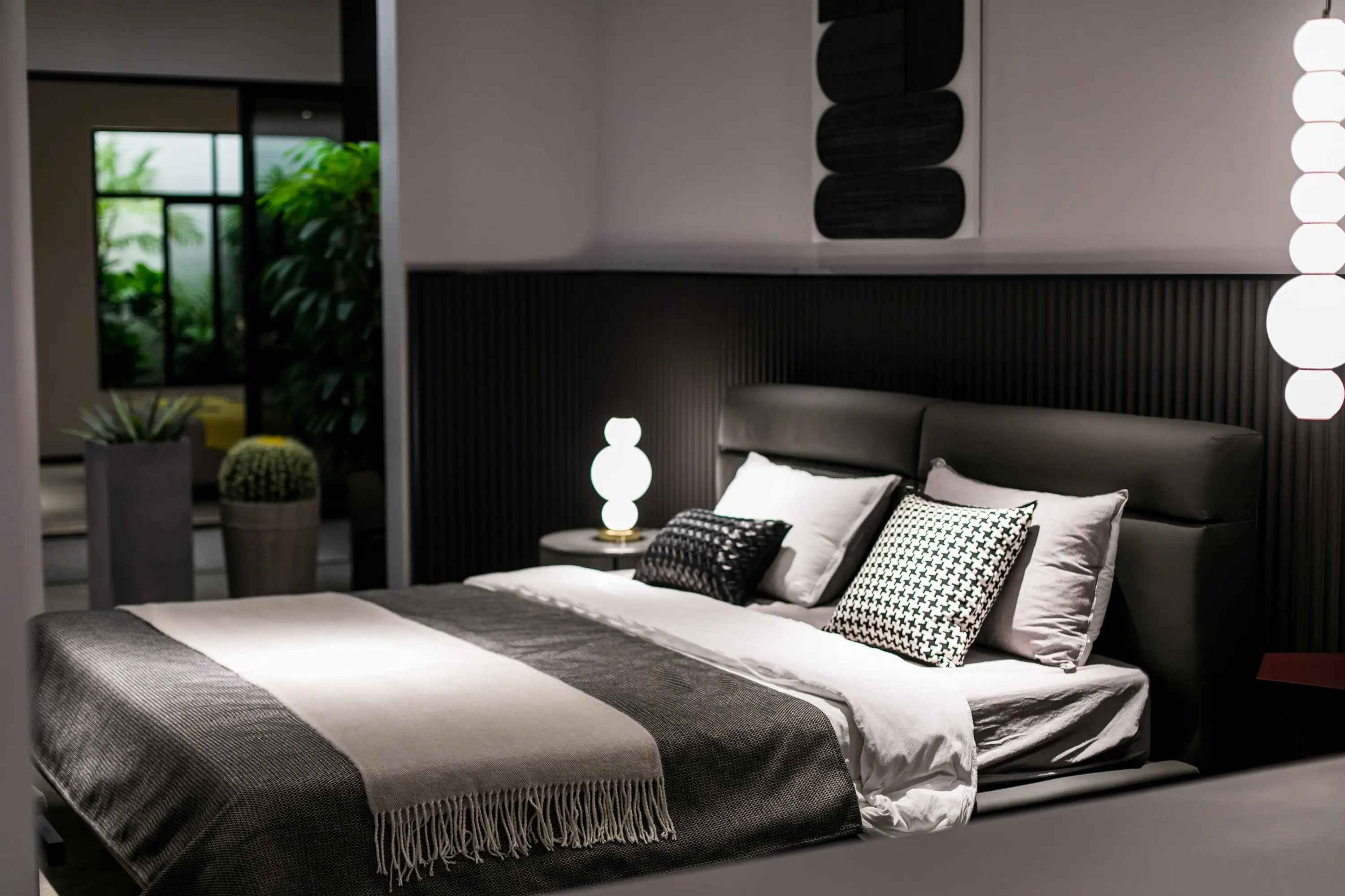 Luxe Leather KB-VVCASA-BED-VX1-1779-1 Bed