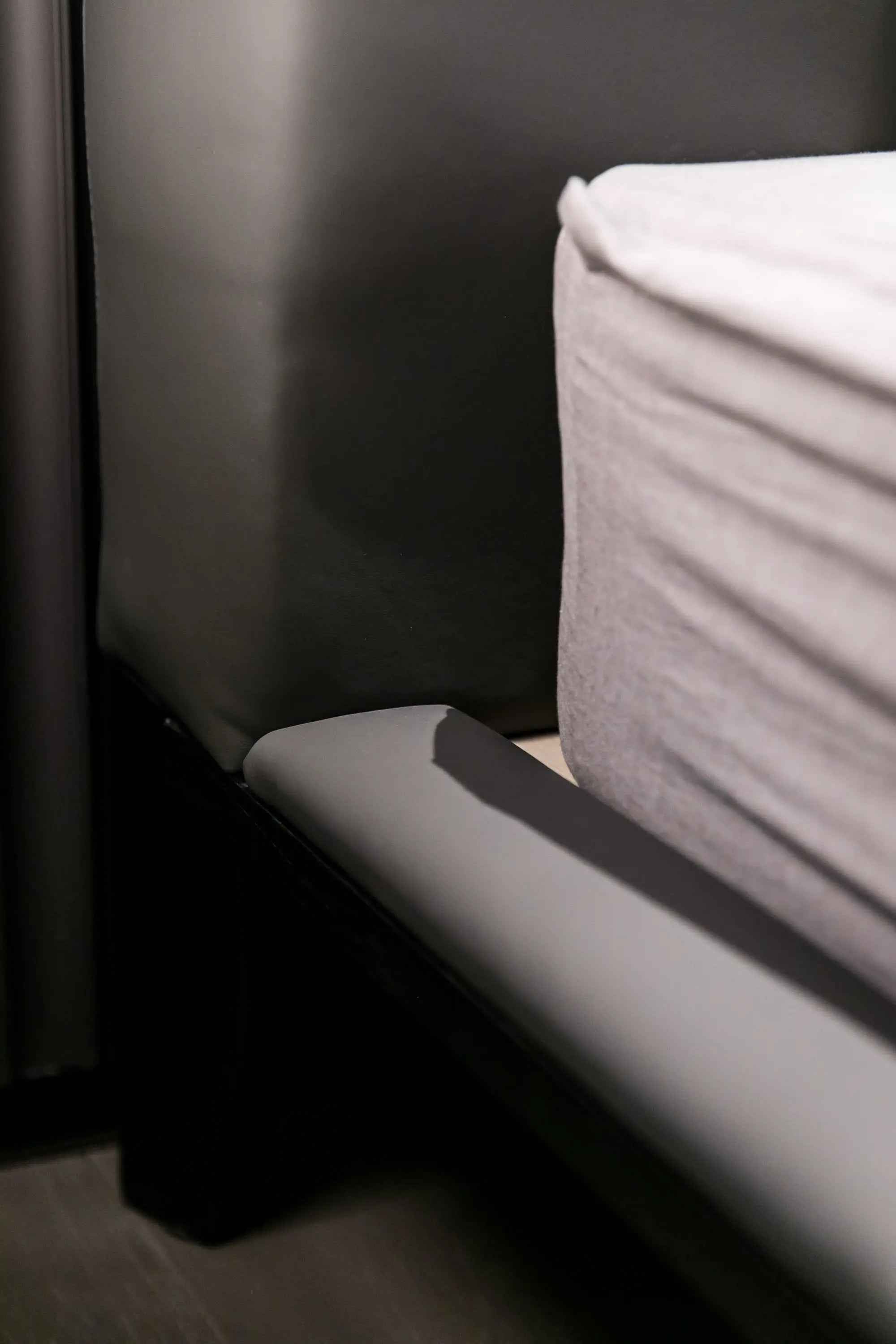 Luxe Leather KB-VVCASA-BED-VX1-1779-1 Bed