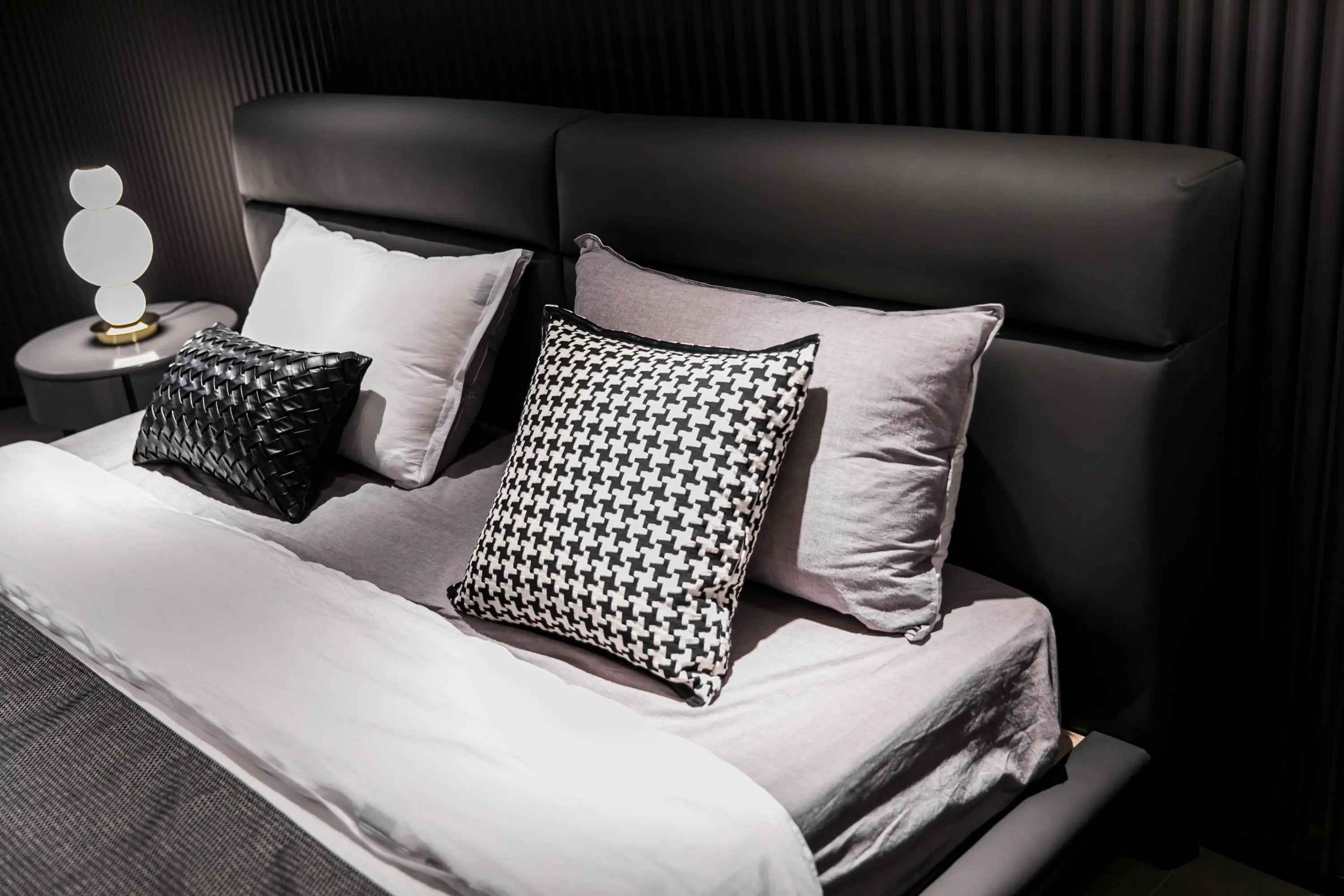 Luxe Leather KB-VVCASA-BED-VX1-1779-1 Bed