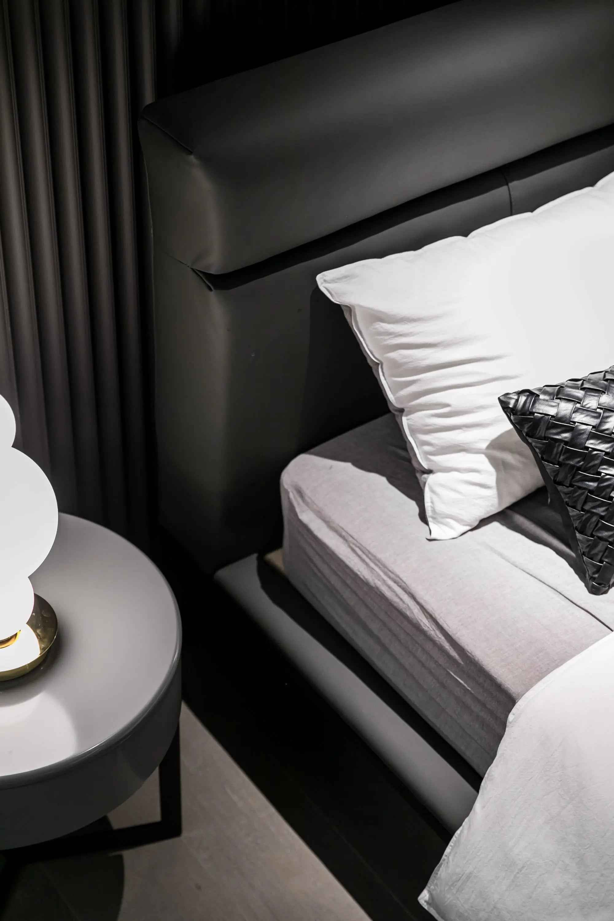 Luxe Leather KB-VVCASA-BED-VX1-1779-1 Bed